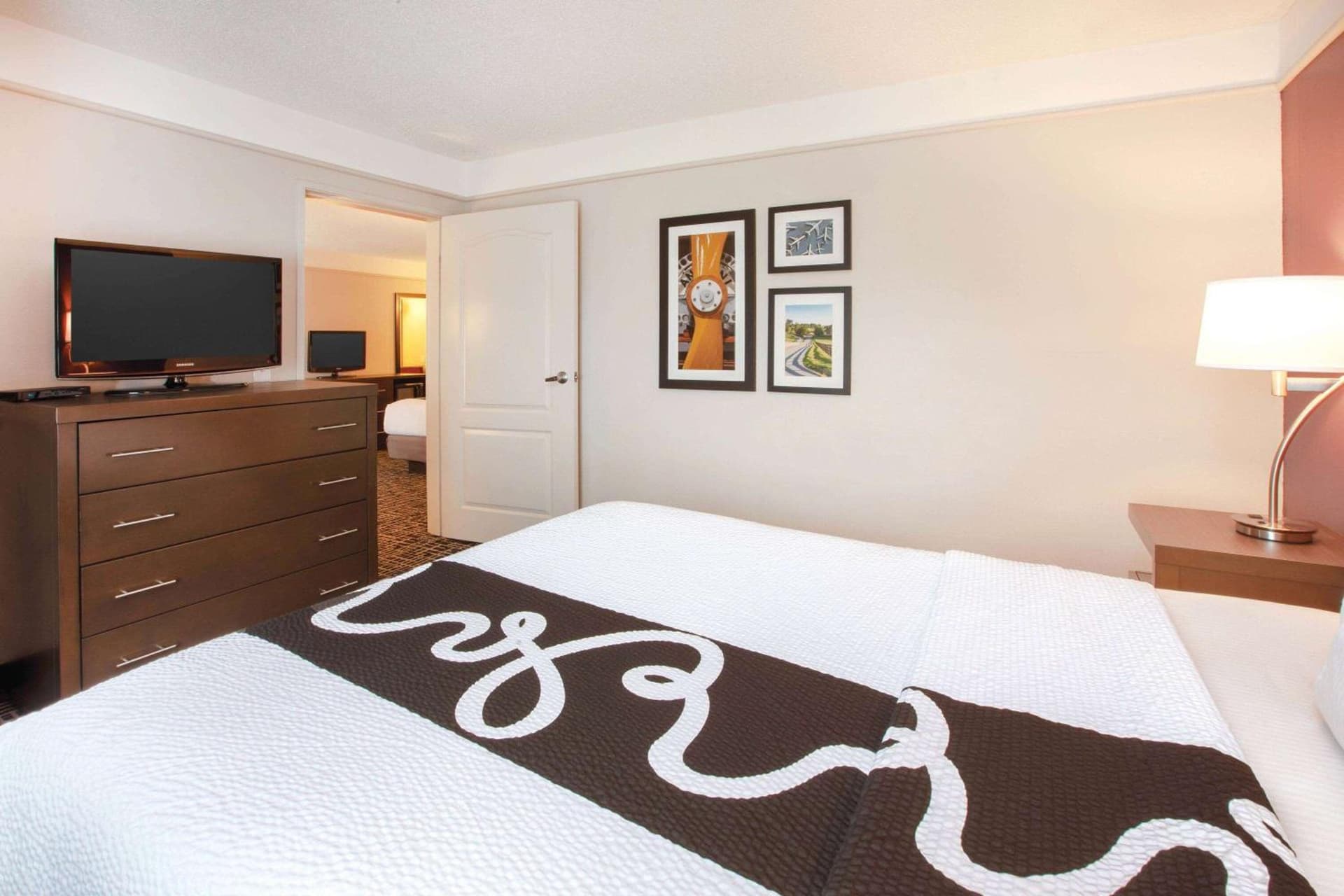 La Quinta by Wyndham Cincinnati Airport Florence gallery photo in Florence, KY — image 13