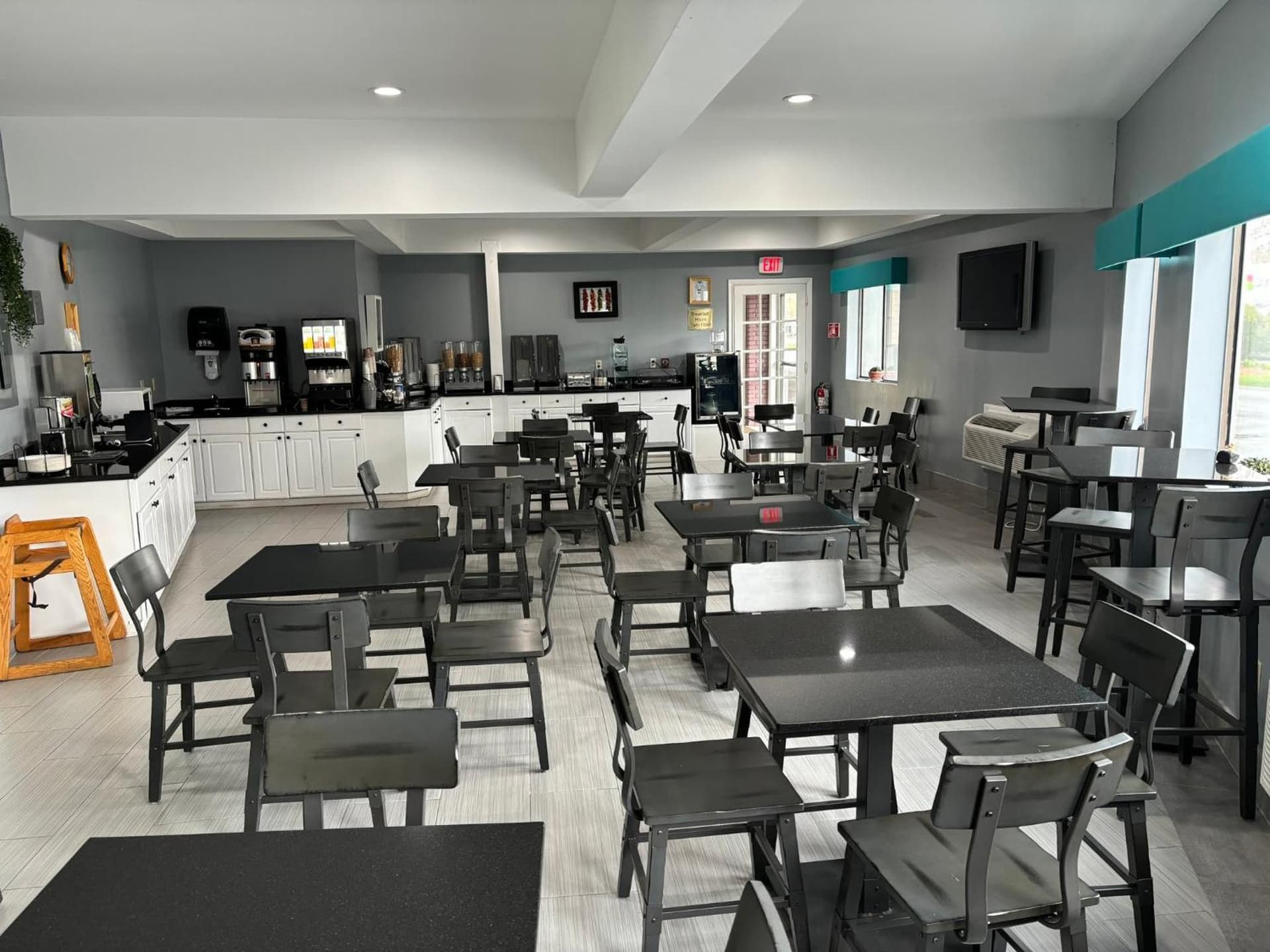 Admiralty Inn & Suites - a Red Collection Hotel gallery photo in Falmouth, MA — image 4