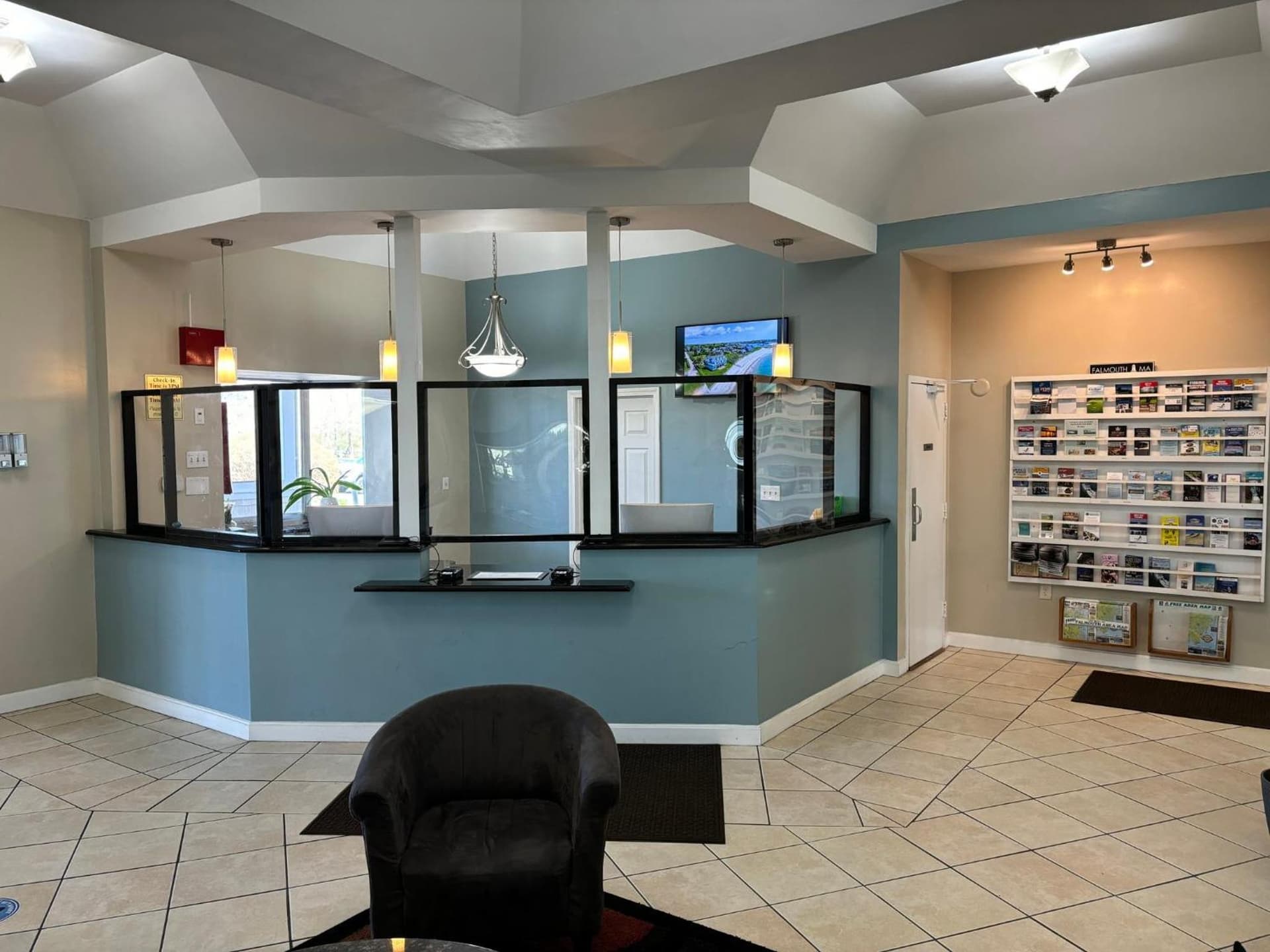 Admiralty Inn & Suites - a Red Collection Hotel property views in Falmouth, MA — gallery photo 3