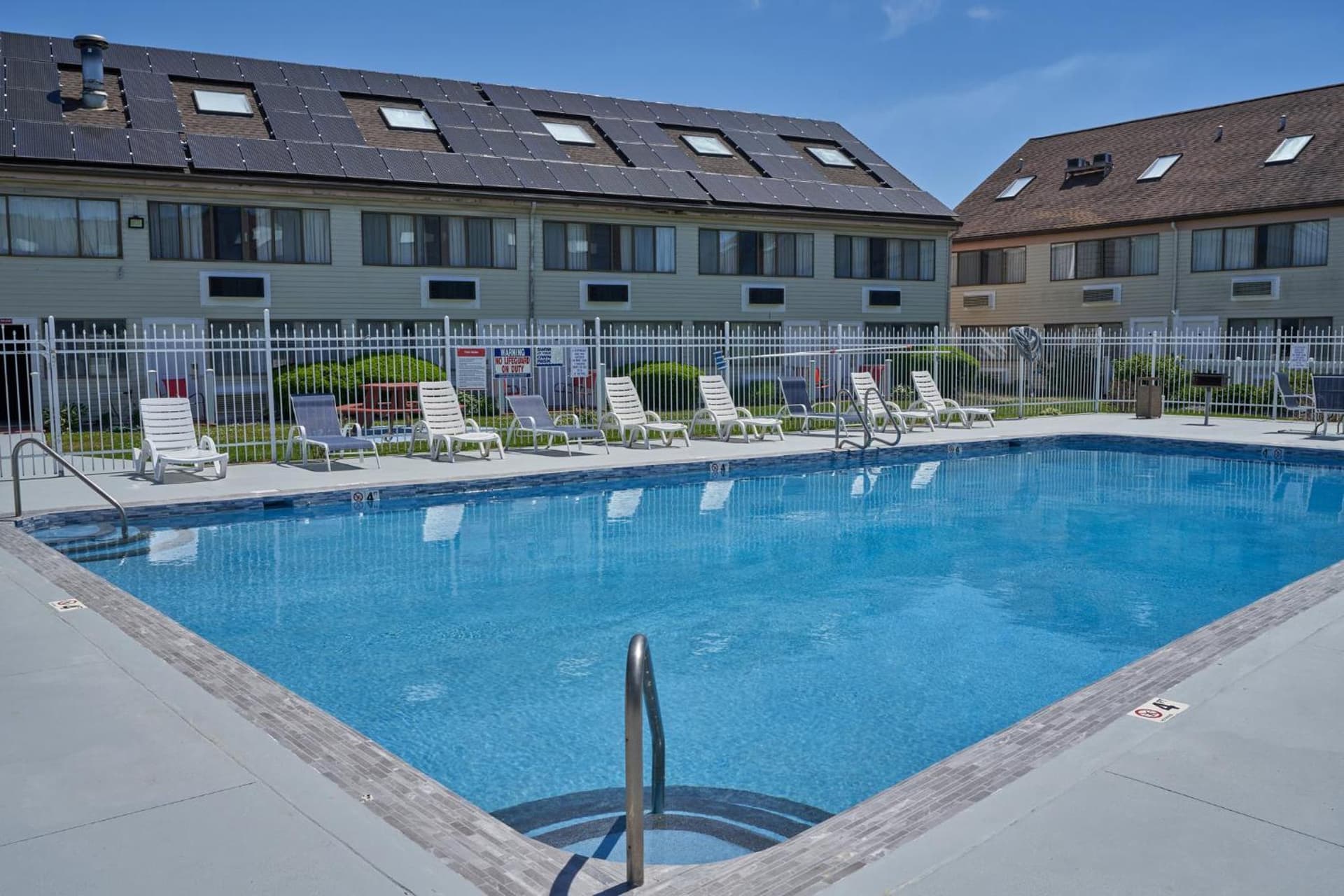 Admiralty Inn & Suites - a Red Collection Hotel interior in Falmouth, MA — gallery photo 2
