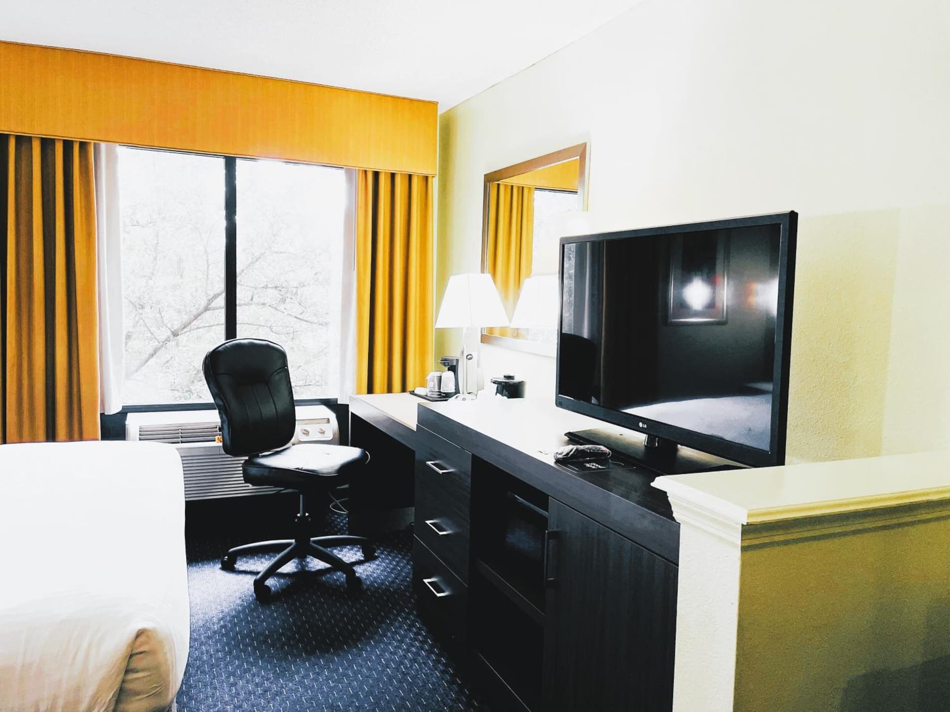 Park Inn by Radisson Albany interior in Albany, GA — gallery photo 2