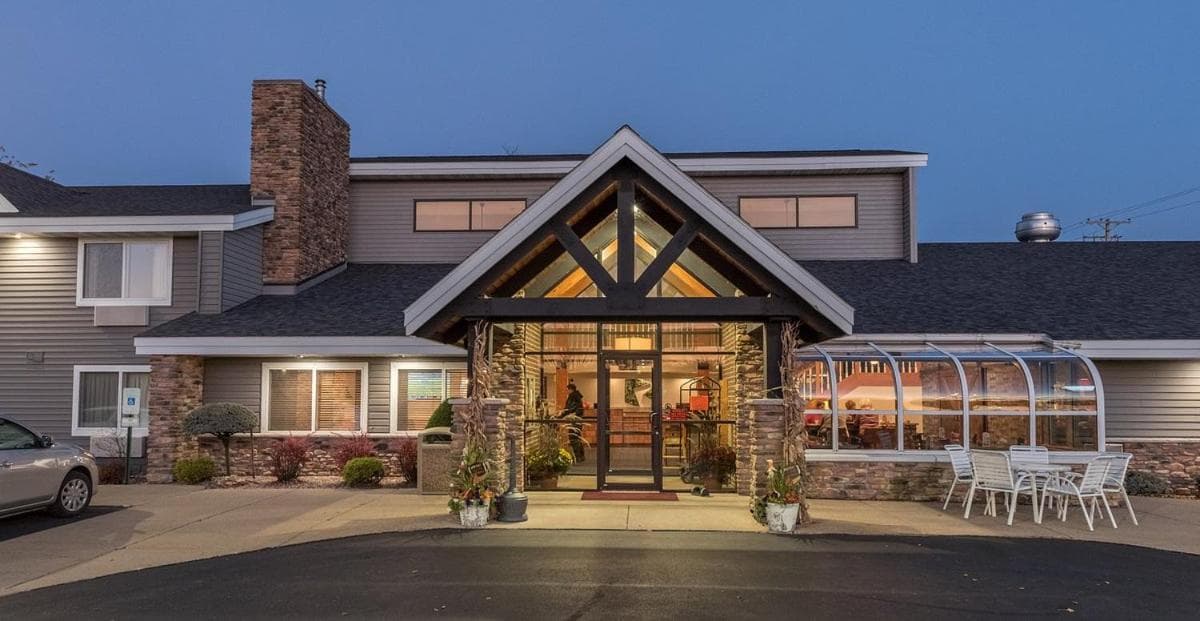 River District Hotel featured exterior or lobby in Prairie du Chien, WI — similar hotel
