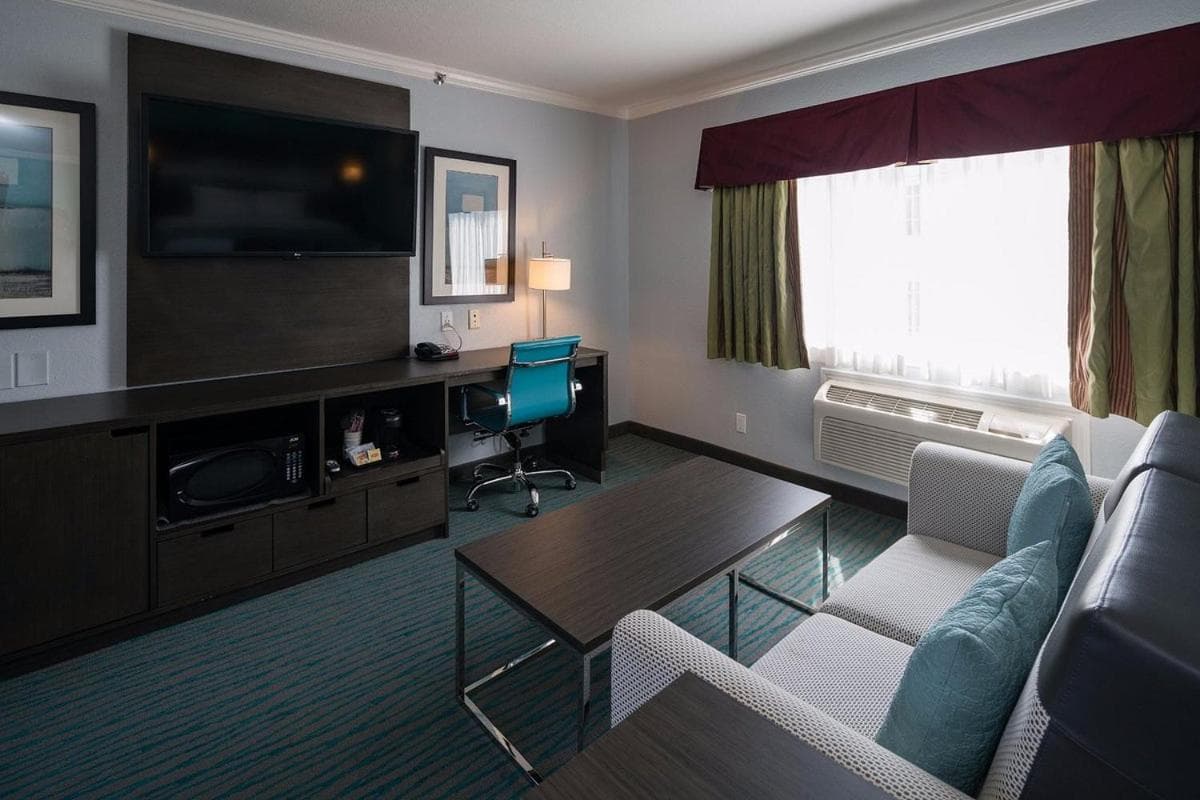 Symphony Inn interior in San Francisco, CA — gallery photo 2