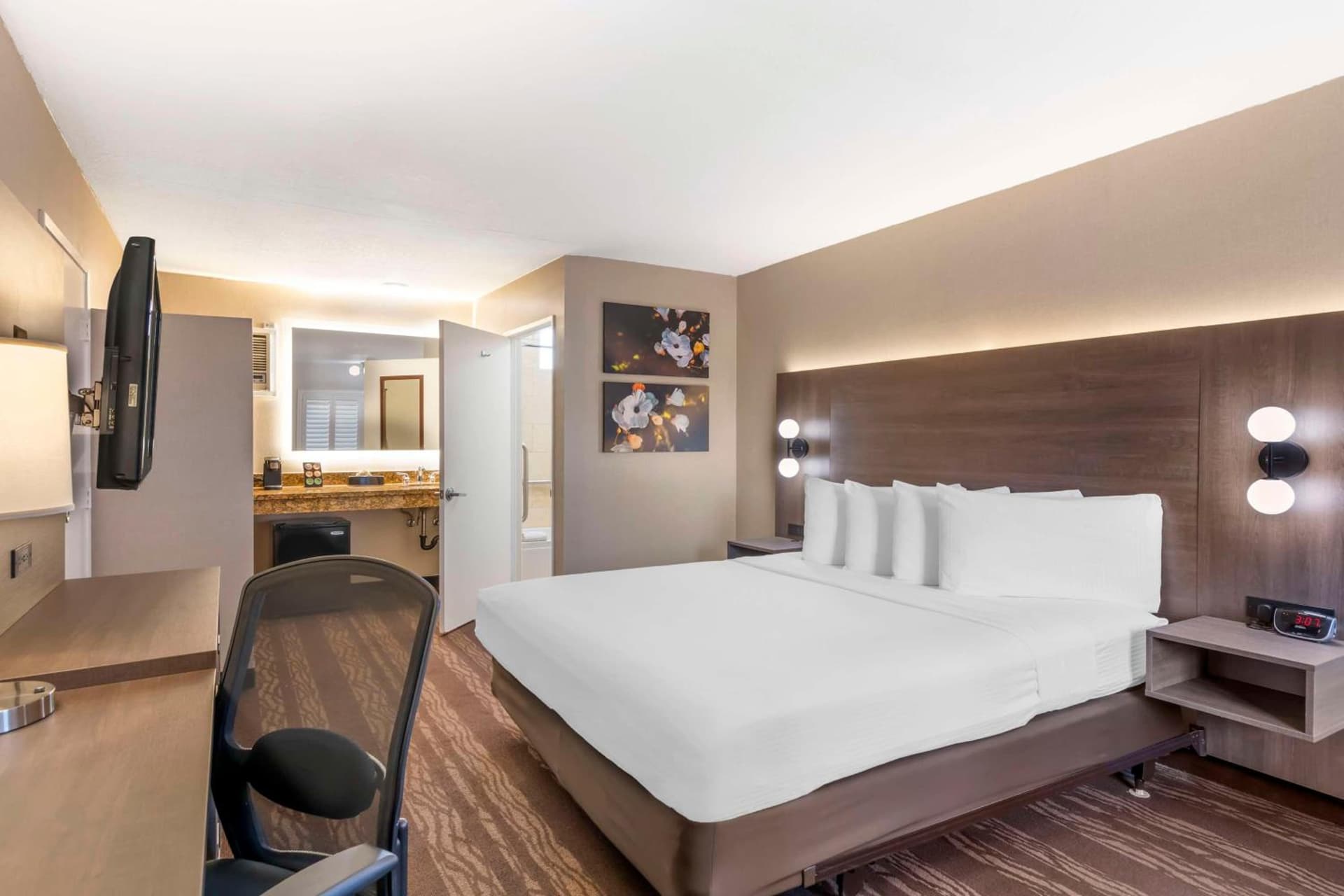 Best Western Plus Stovall's Inn gallery photo in Anaheim, CA — image 43