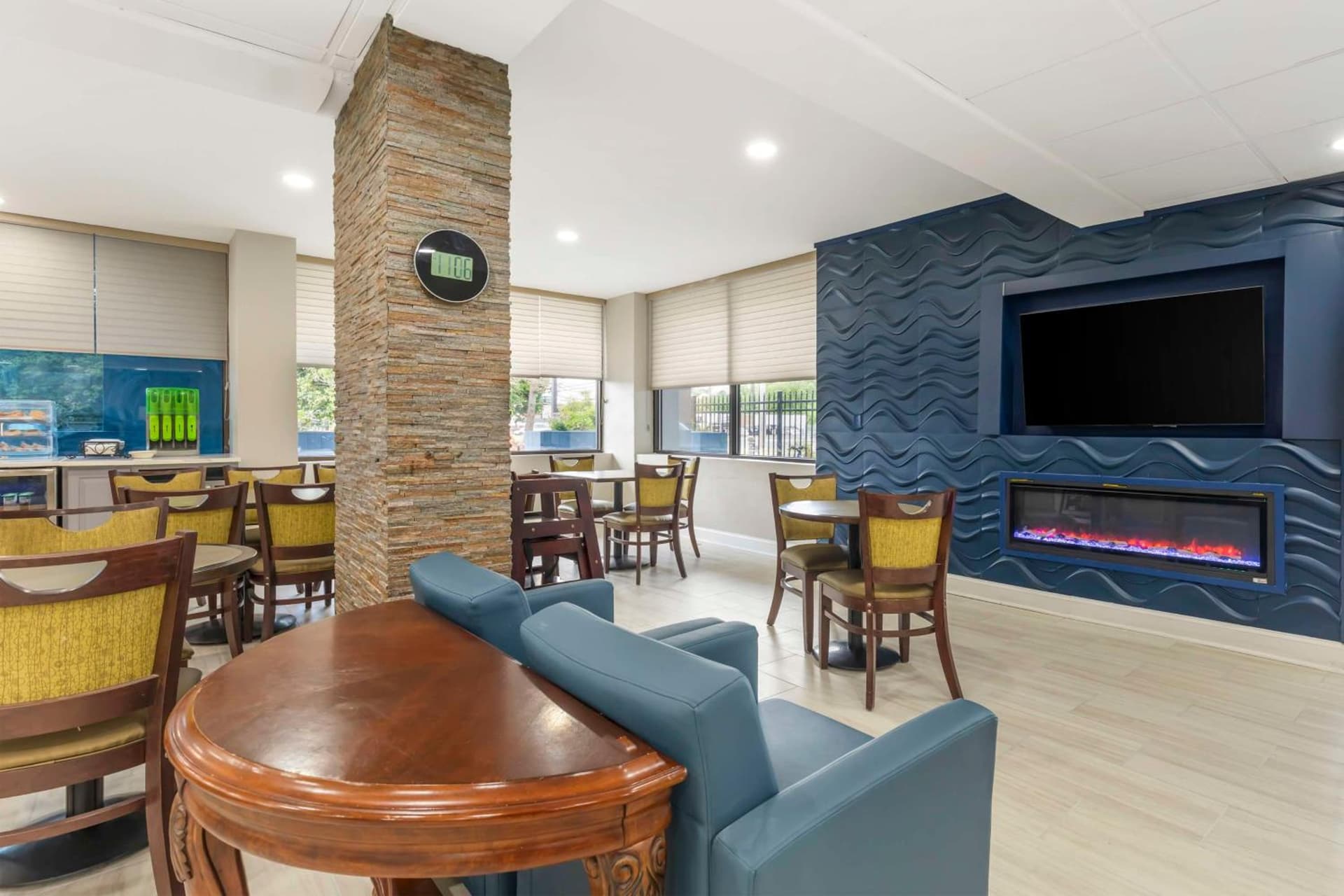 Best Western Salisbury Plaza interior in Salisbury, MD — gallery photo 2