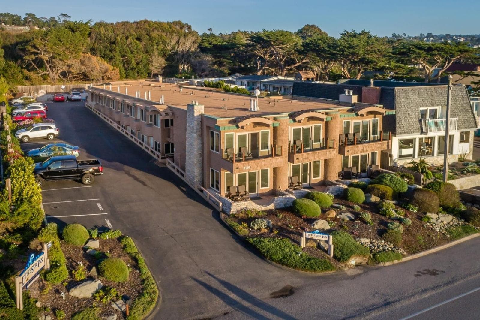 Little Sur Inn interior in Cambria, CA — gallery photo 2