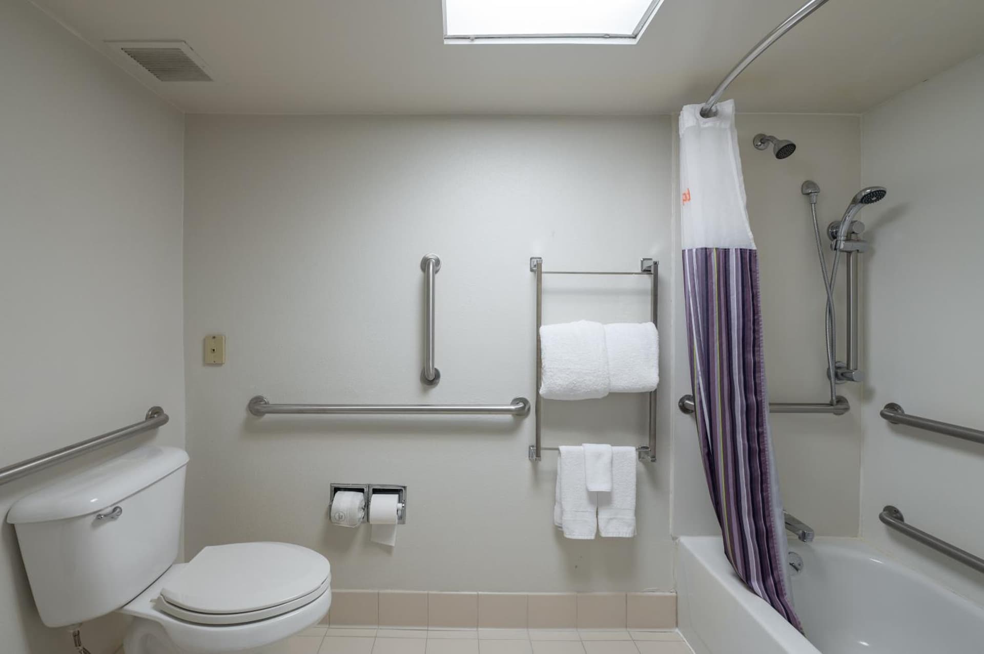 La Quinta by Wyndham New Haven gallery photo in New Haven, CT — image 13