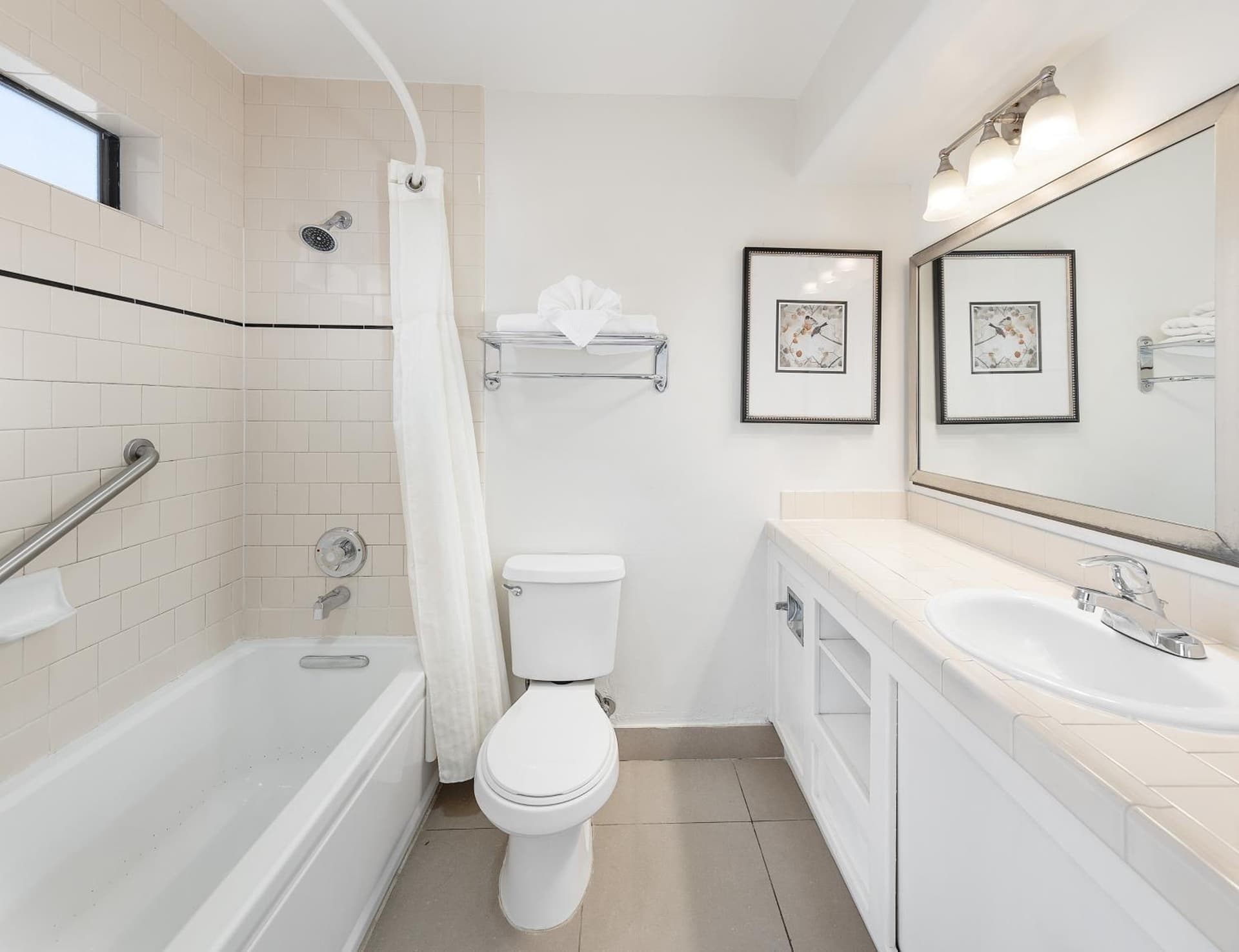 Pelican Inn & Suites gallery photo in Cambria, CA — image 4