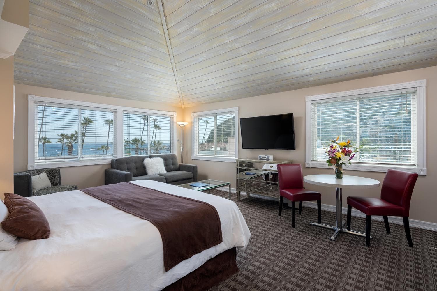Glenmore Plaza Hotel property views in Avalon, CA — gallery photo 3