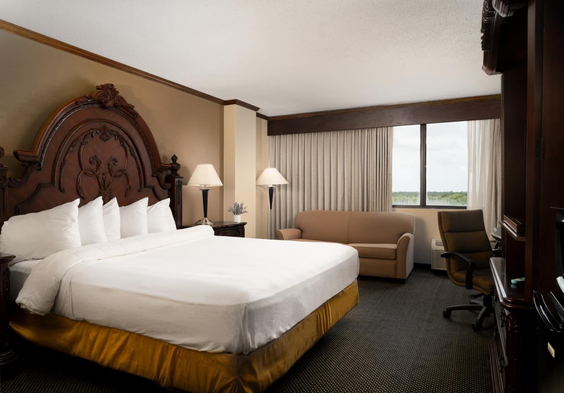 MCM Eleganté Hotel & Conference Center property views in Beaumont, TX — gallery photo 3