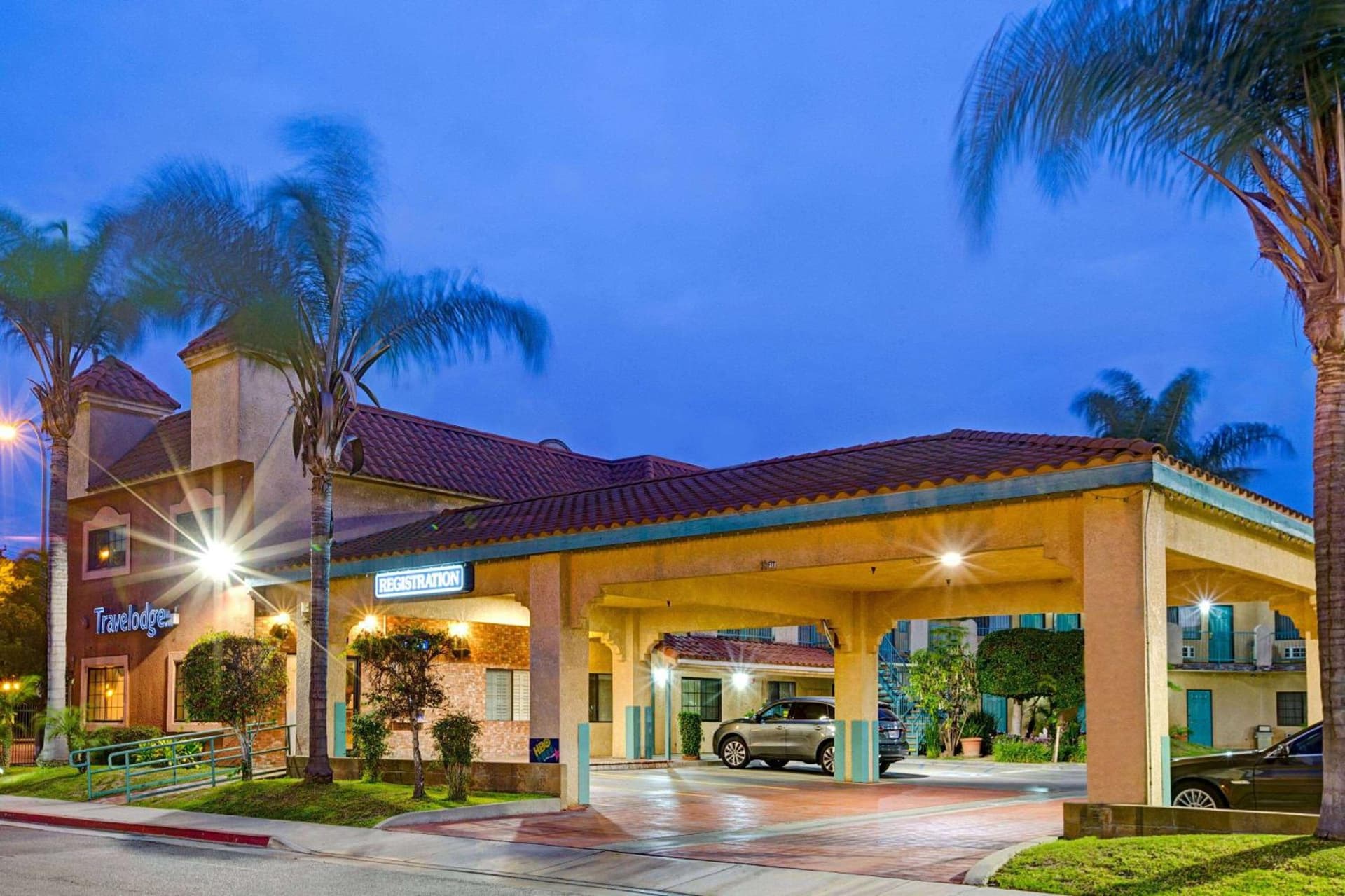Travelodge by Wyndham Lynwood interior in Lynwood, CA — gallery photo 2