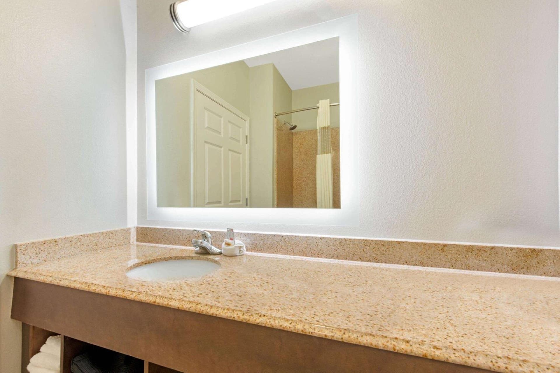 La Quinta by Wyndham Bridge City-Orange gallery photo in Bridge City, TX — image 33