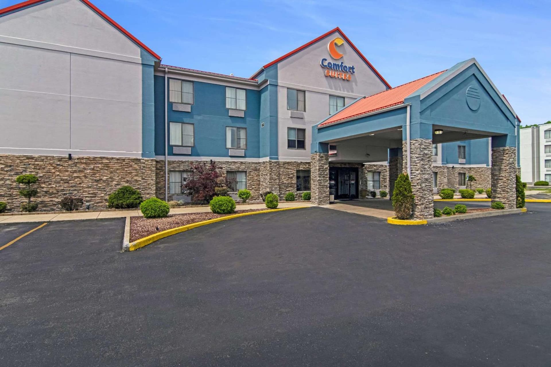 Comfort Suites near I-80 and I-94 interior in Lansing, IL — gallery photo 2