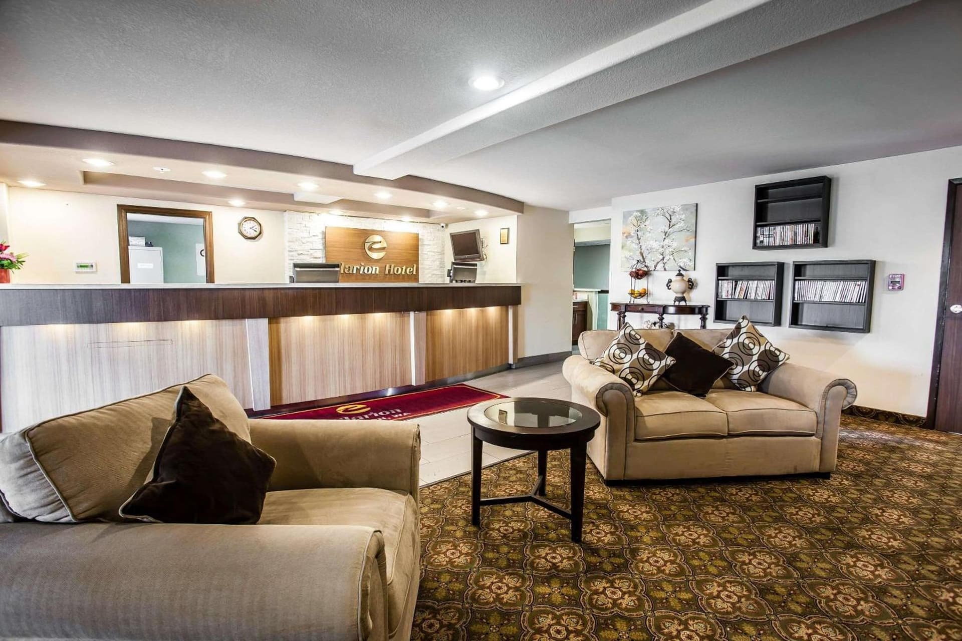 Clarion Inn Renton-Seattle interior in Renton, WA — gallery photo 2