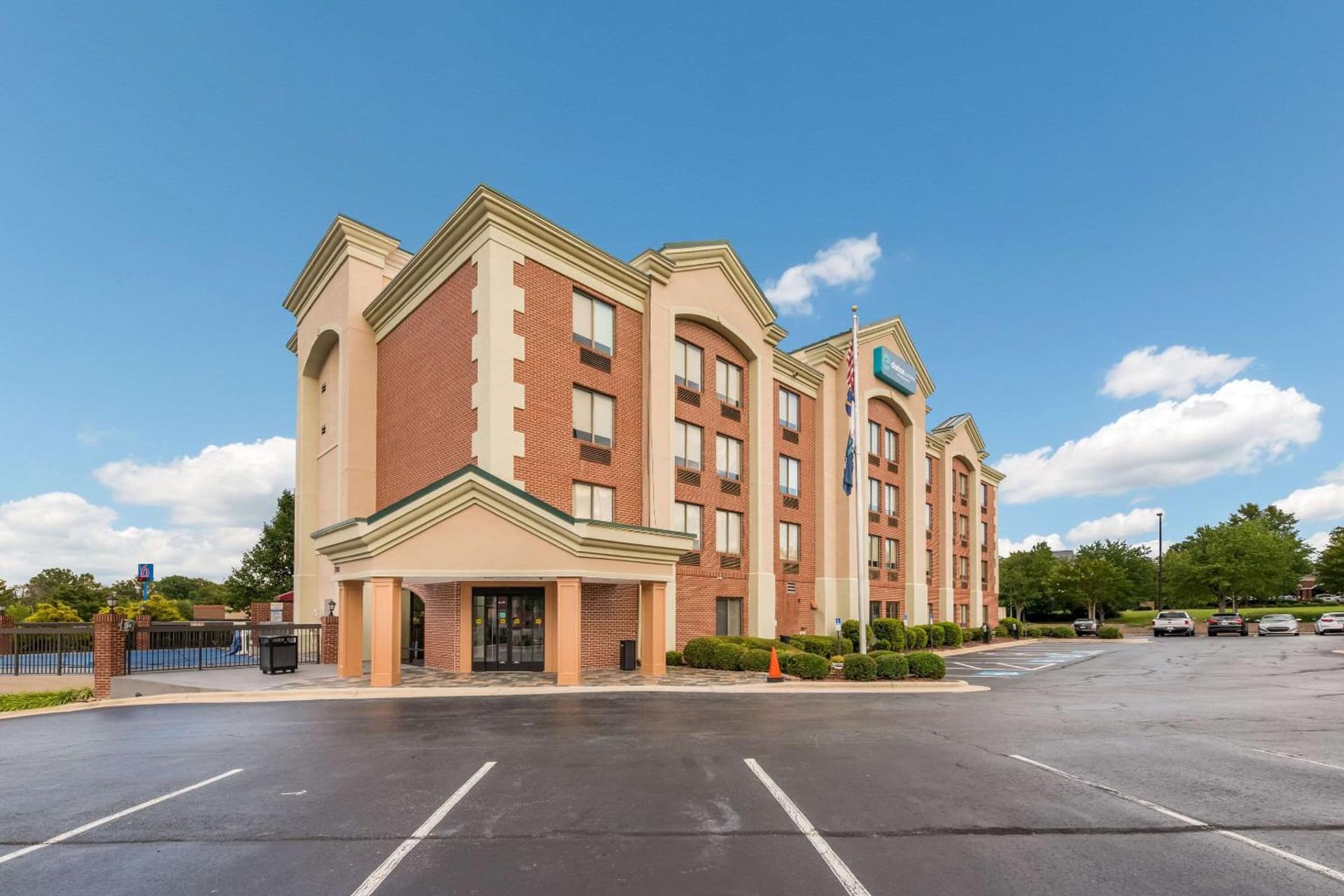 Clarion Pointe Greensboro Airport gallery photo in Greensboro, NC — image 24