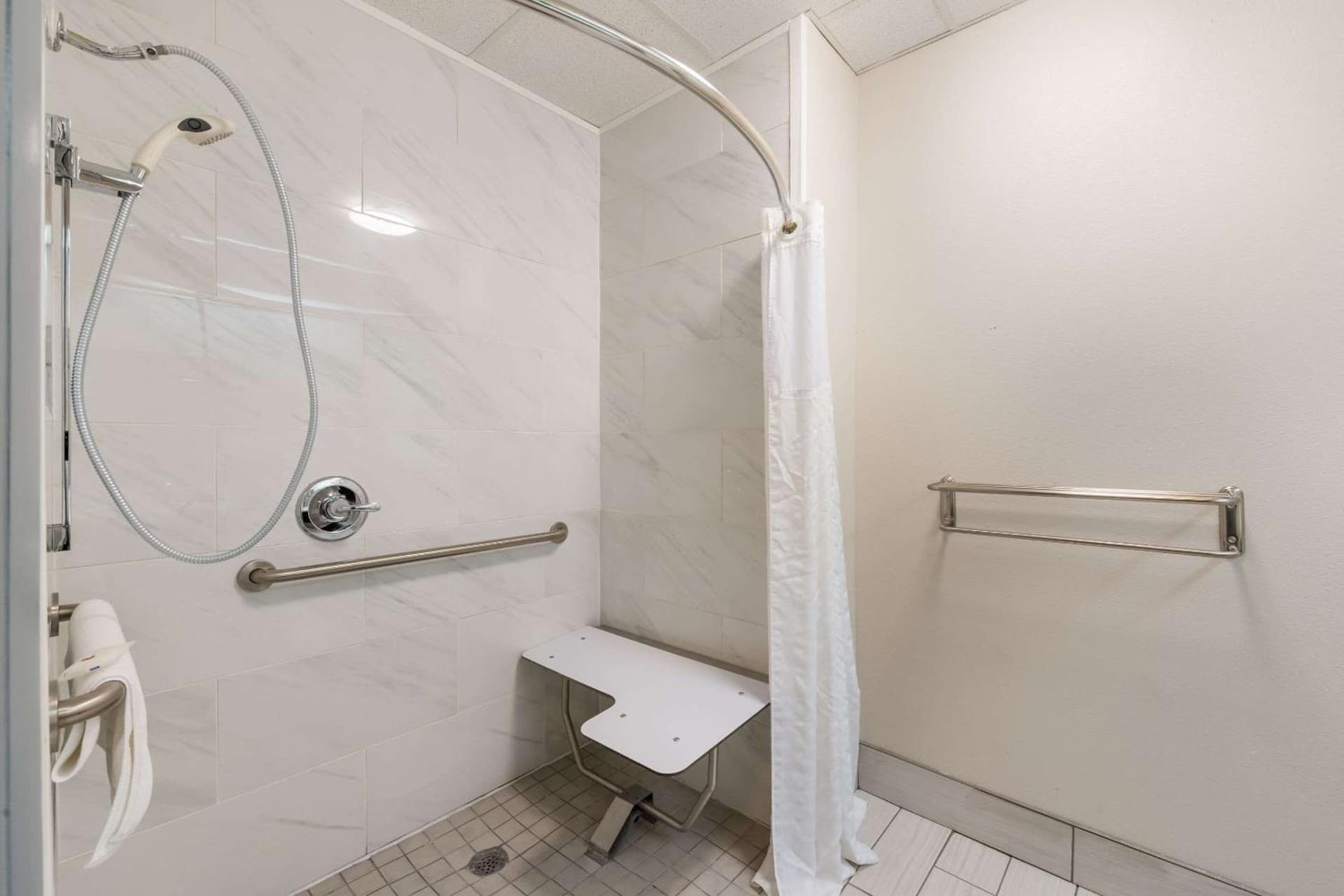 Clarion Pointe Greensboro Airport gallery photo in Greensboro, NC — image 27