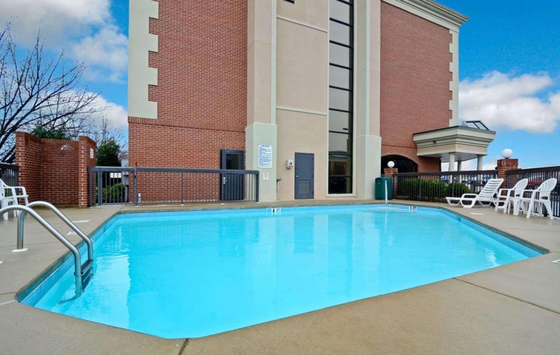Clarion Pointe Greensboro Airport gallery photo in Greensboro, NC — image 26