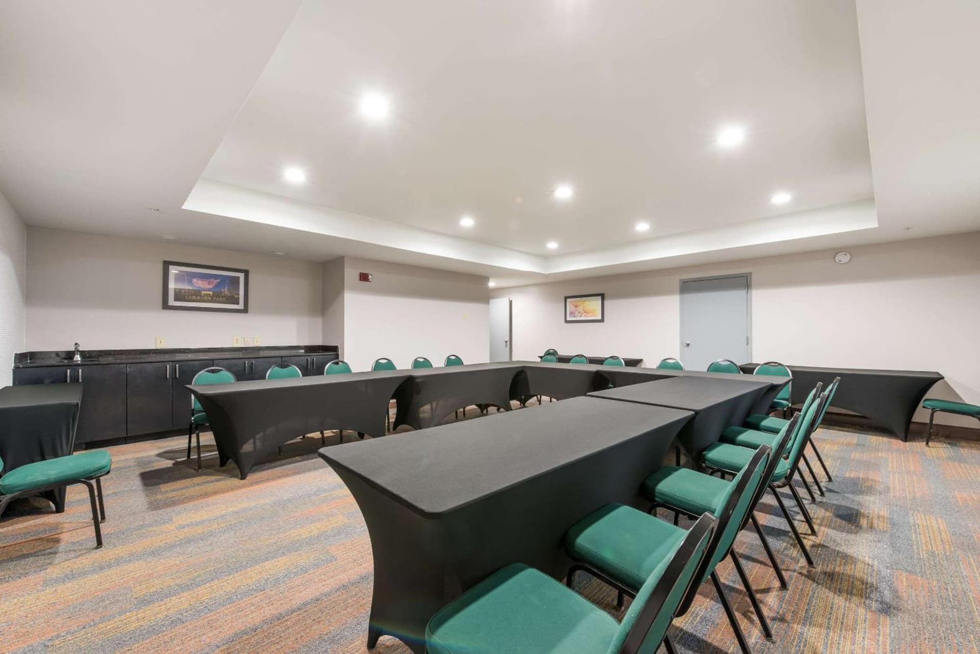 Clarion Pointe Greensboro Airport gallery photo in Greensboro, NC — image 19