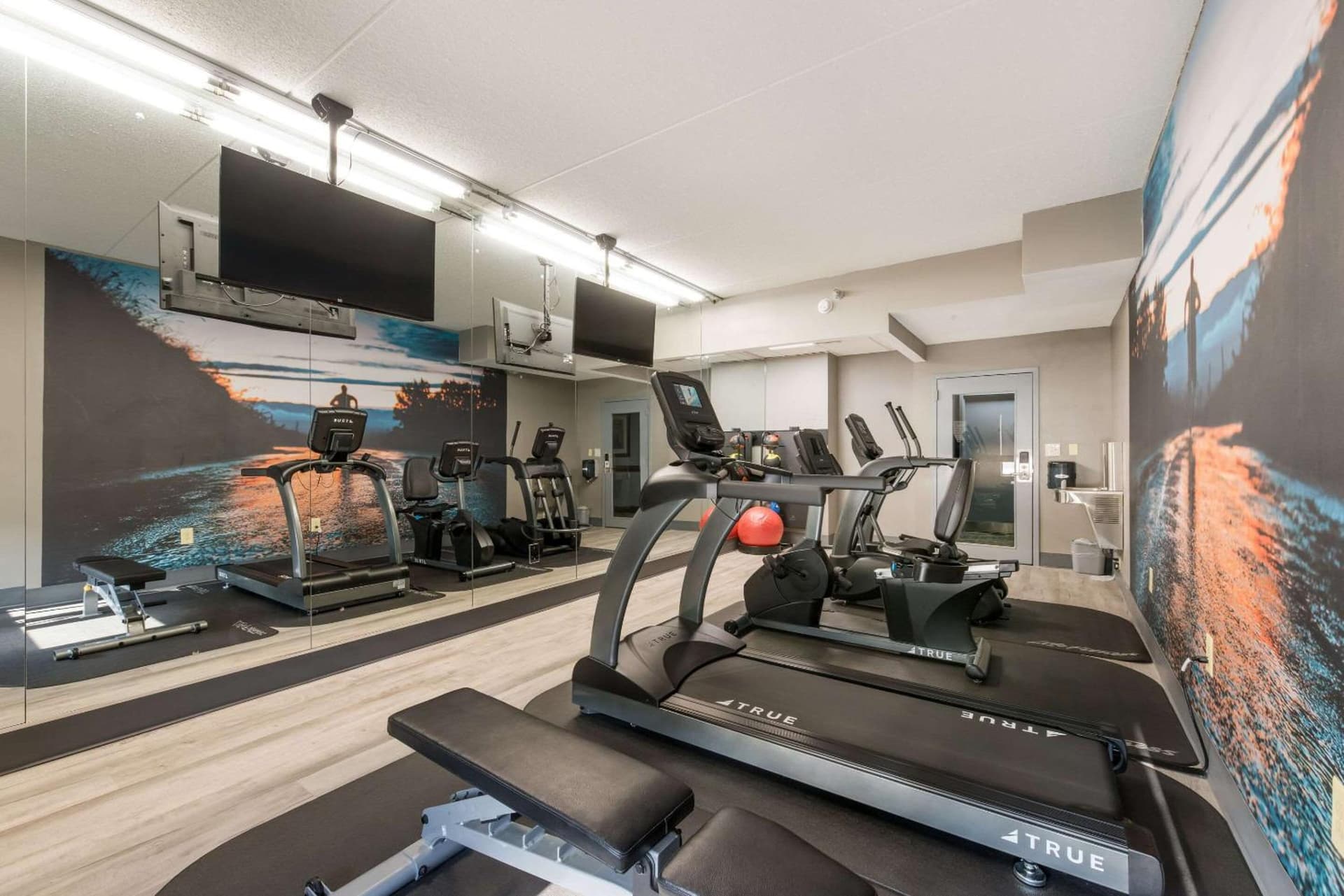 Clarion Pointe Greensboro Airport gallery photo in Greensboro, NC — image 4