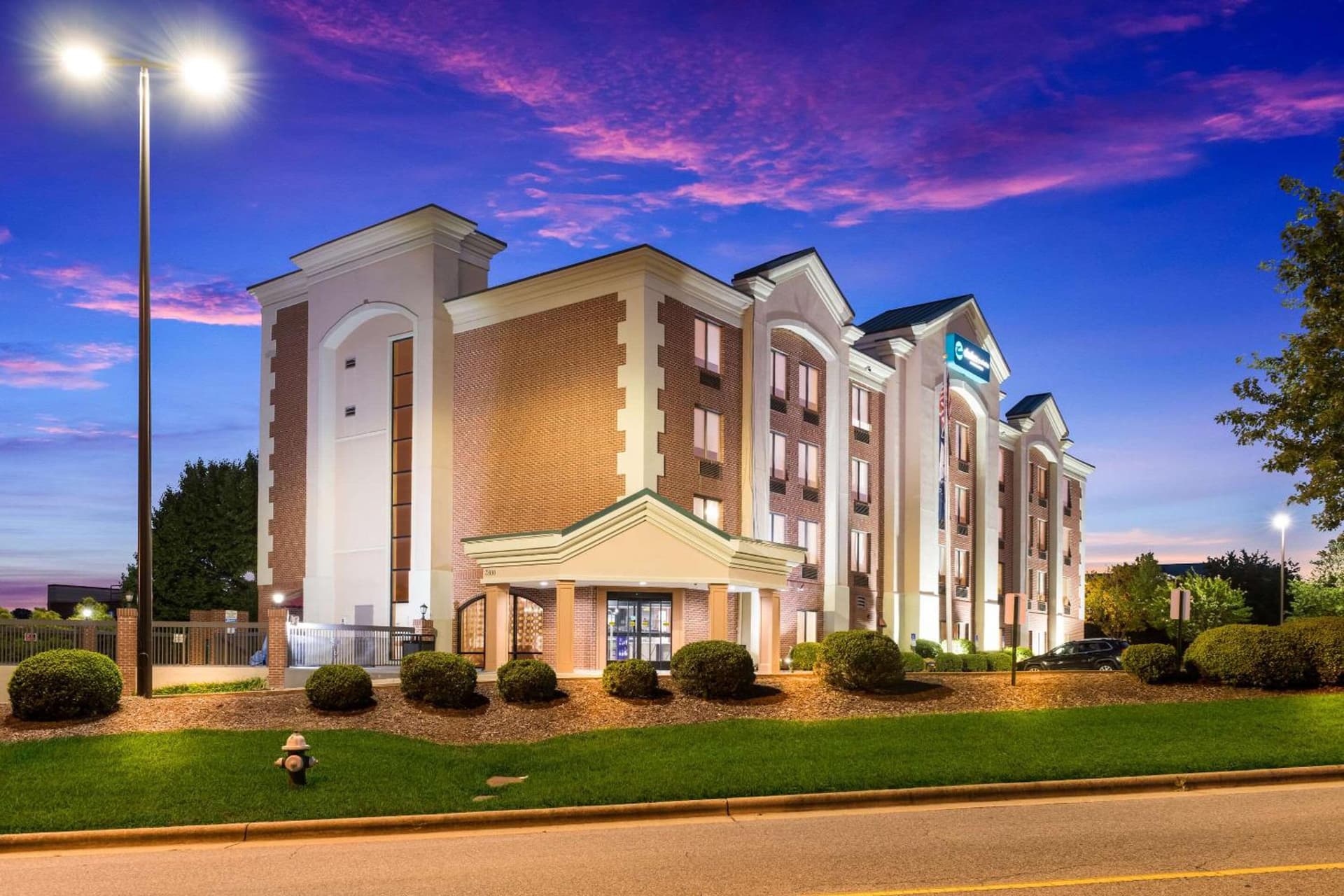 Clarion Pointe Greensboro Airport gallery photo in Greensboro, NC — image 43
