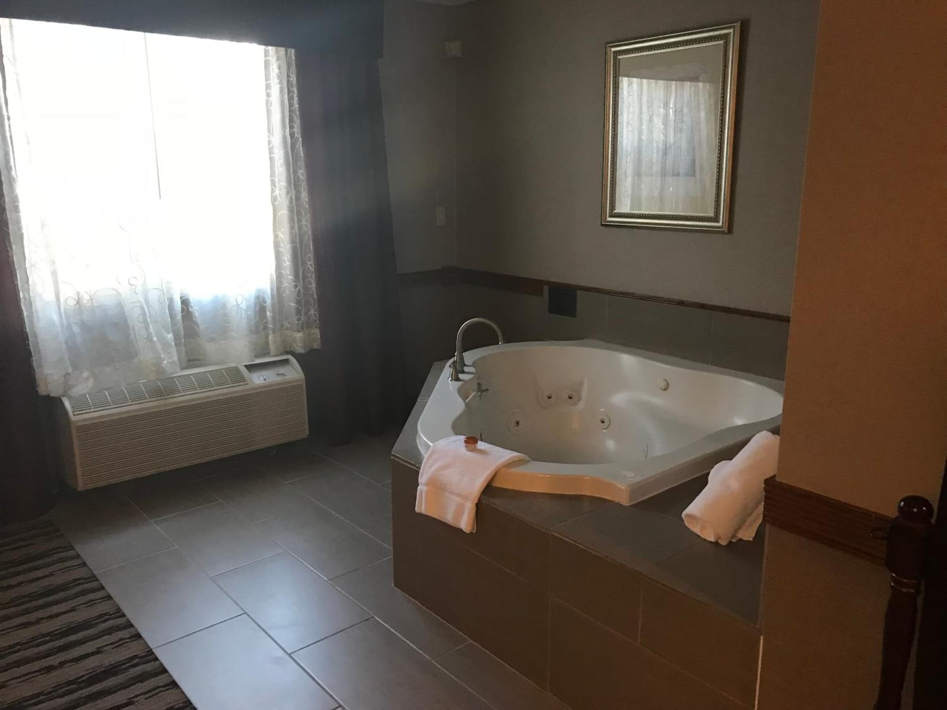 Colonial Hotel gallery photo in Gardner, MA — image 32
