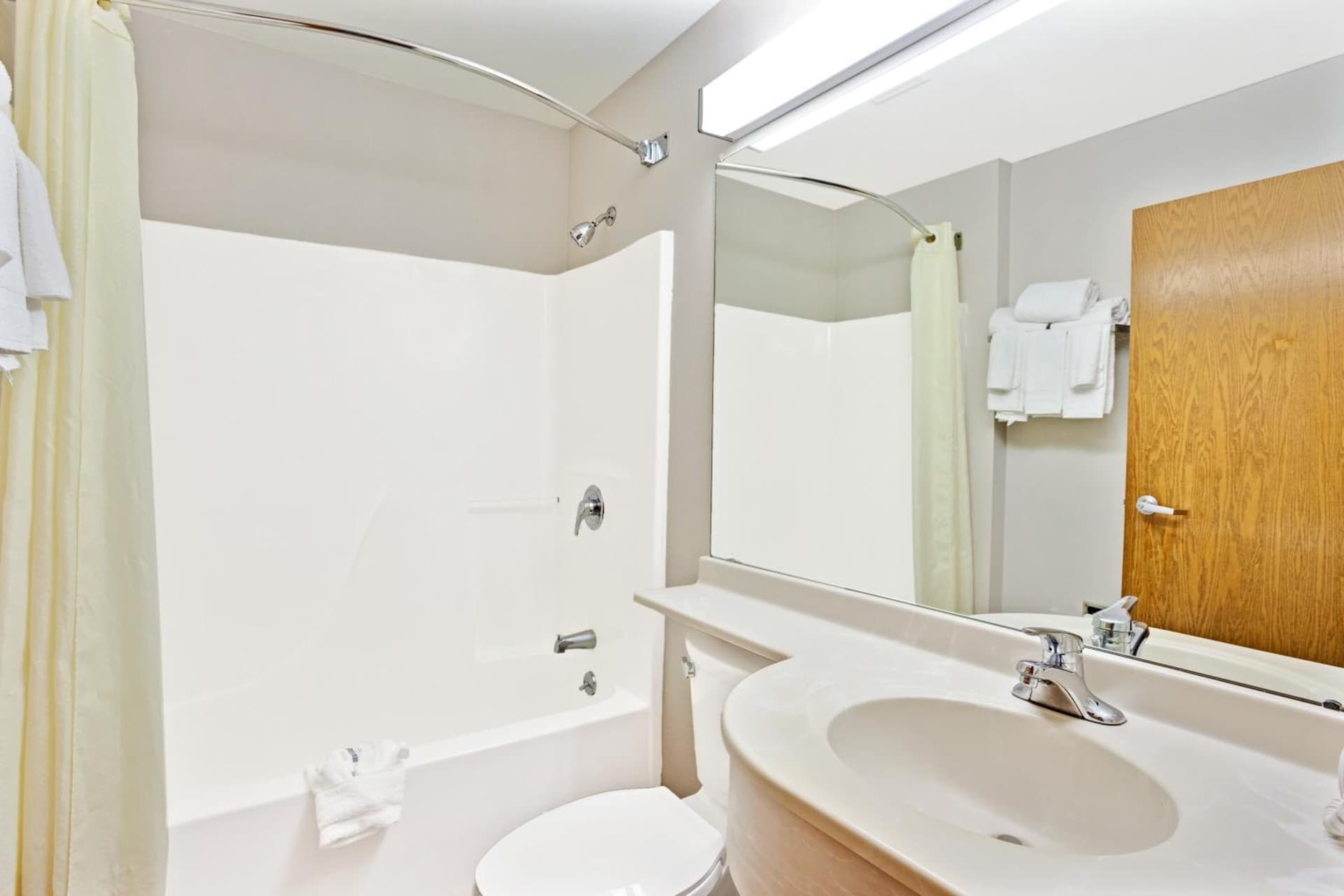 Microtel Inn & Suites by Wyndham Detroit Roseville property views in Roseville, MI — gallery photo 3