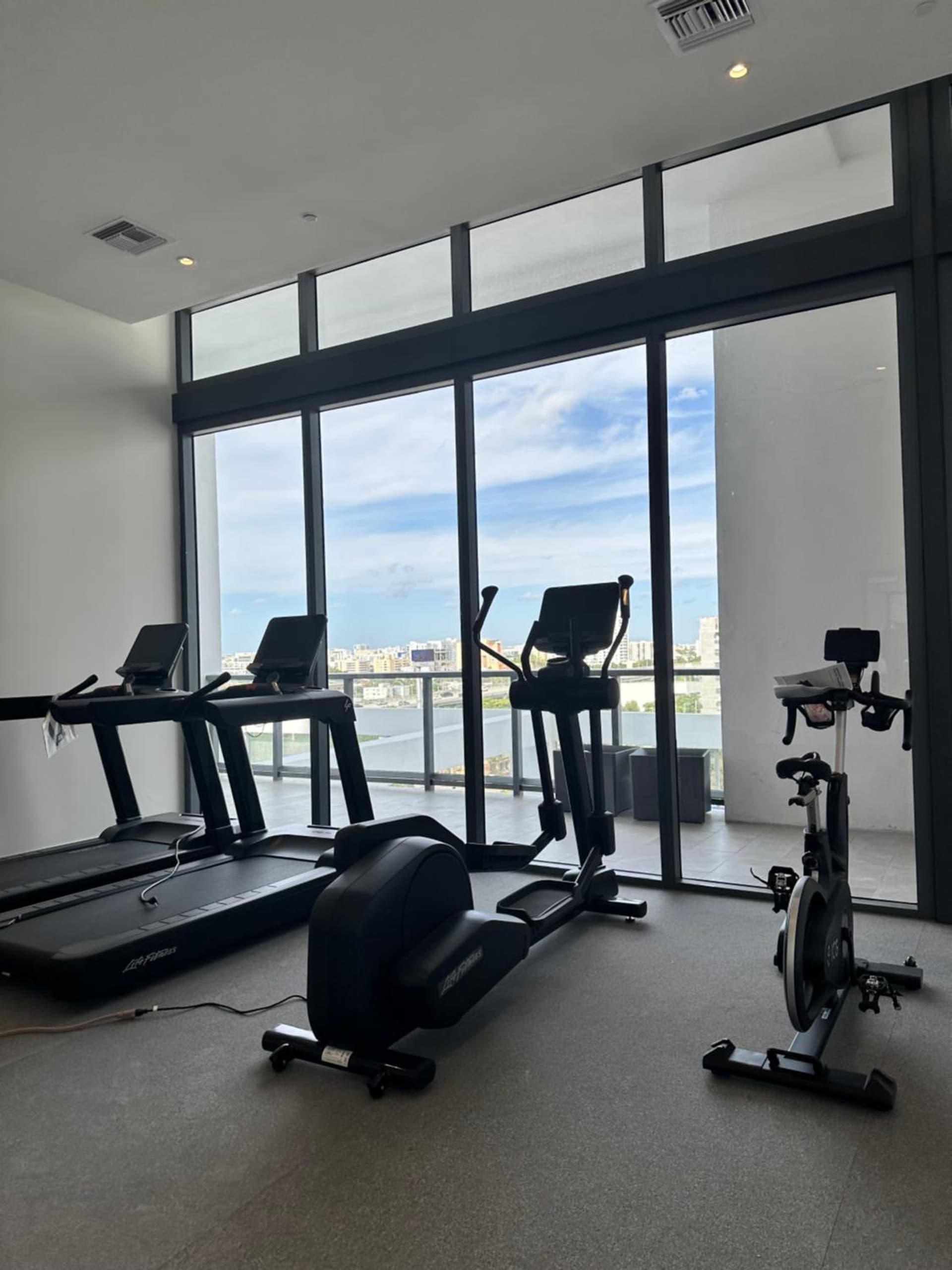 Smart brickell deluxe apartment interior in Miami, FL — gallery photo 2