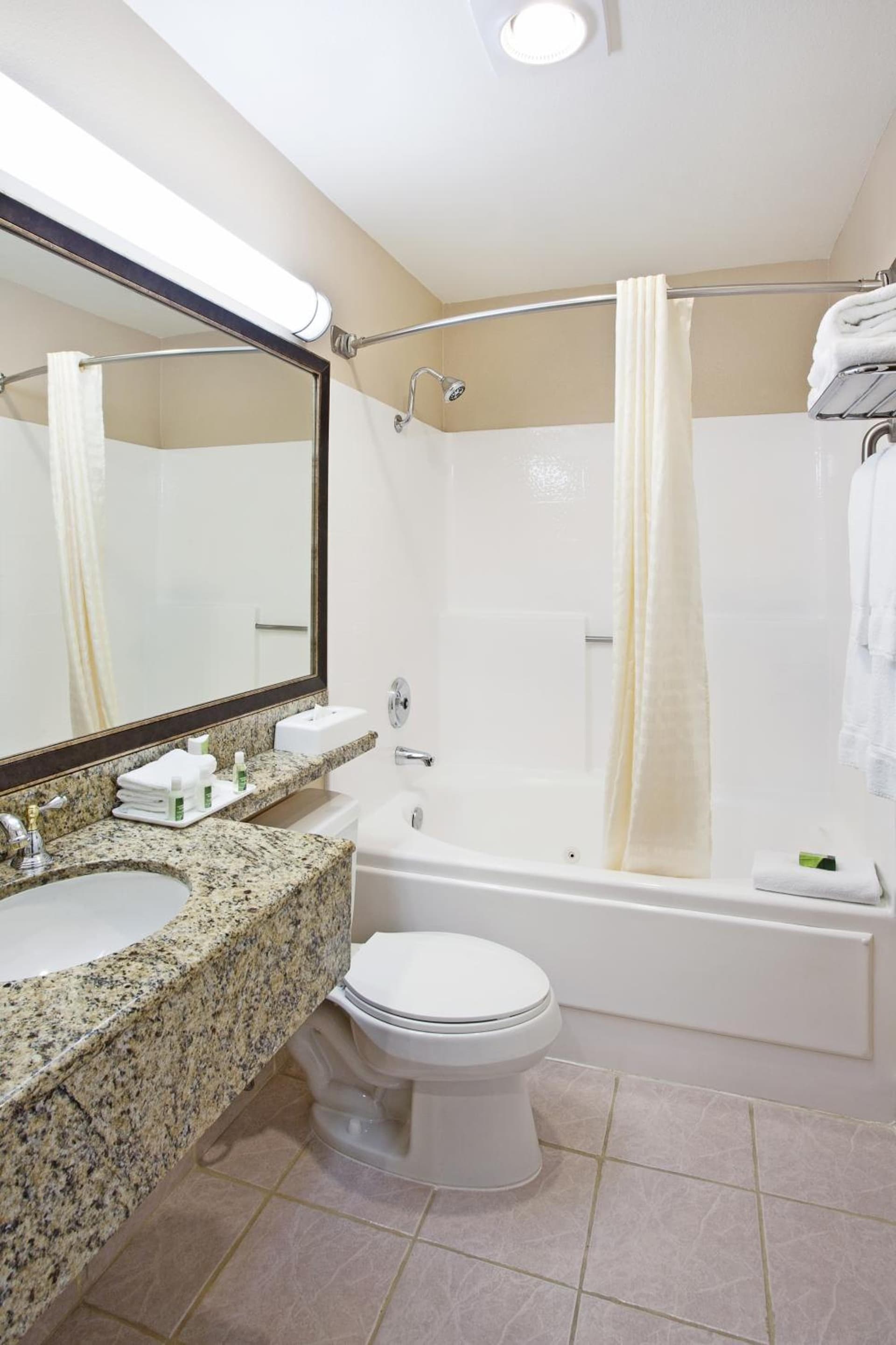 Best Western Plus Marina Shores Hotel gallery photo in Dana Point, CA — image 12