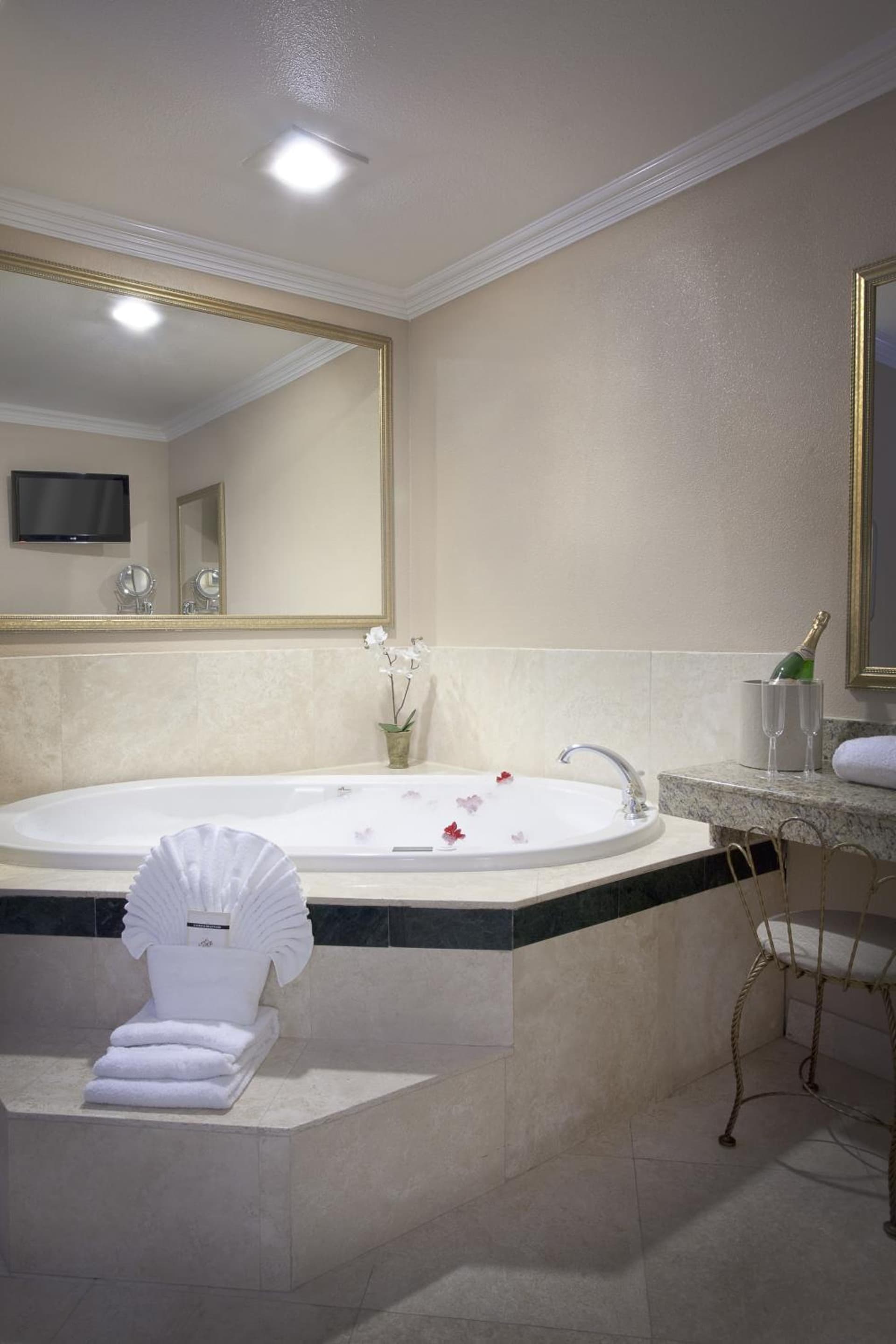Best Western Plus Marina Shores Hotel gallery photo in Dana Point, CA — image 33