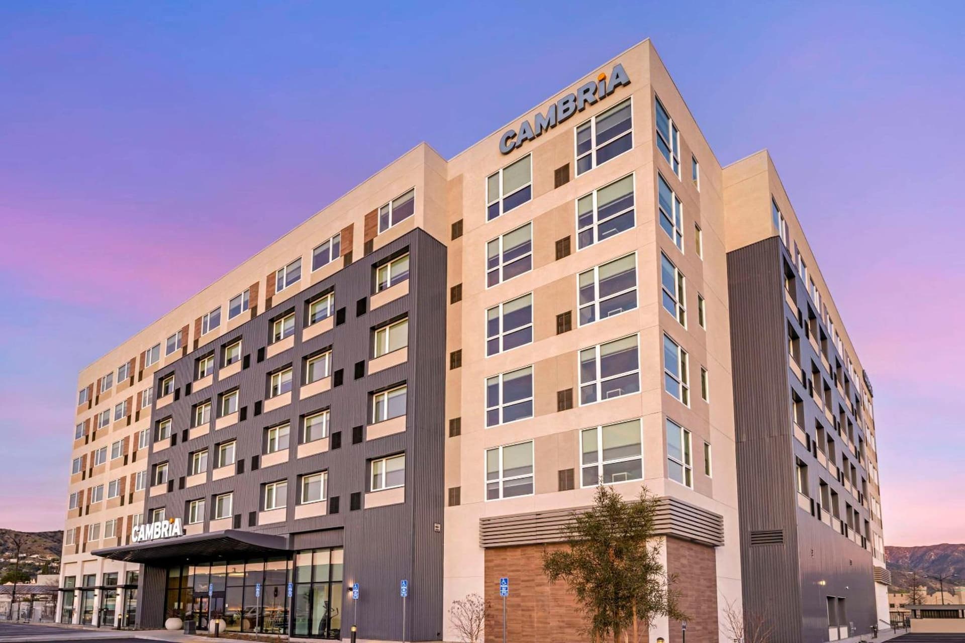 Cambria Hotel Burbank Airport gallery photo in Burbank, CA — image 4