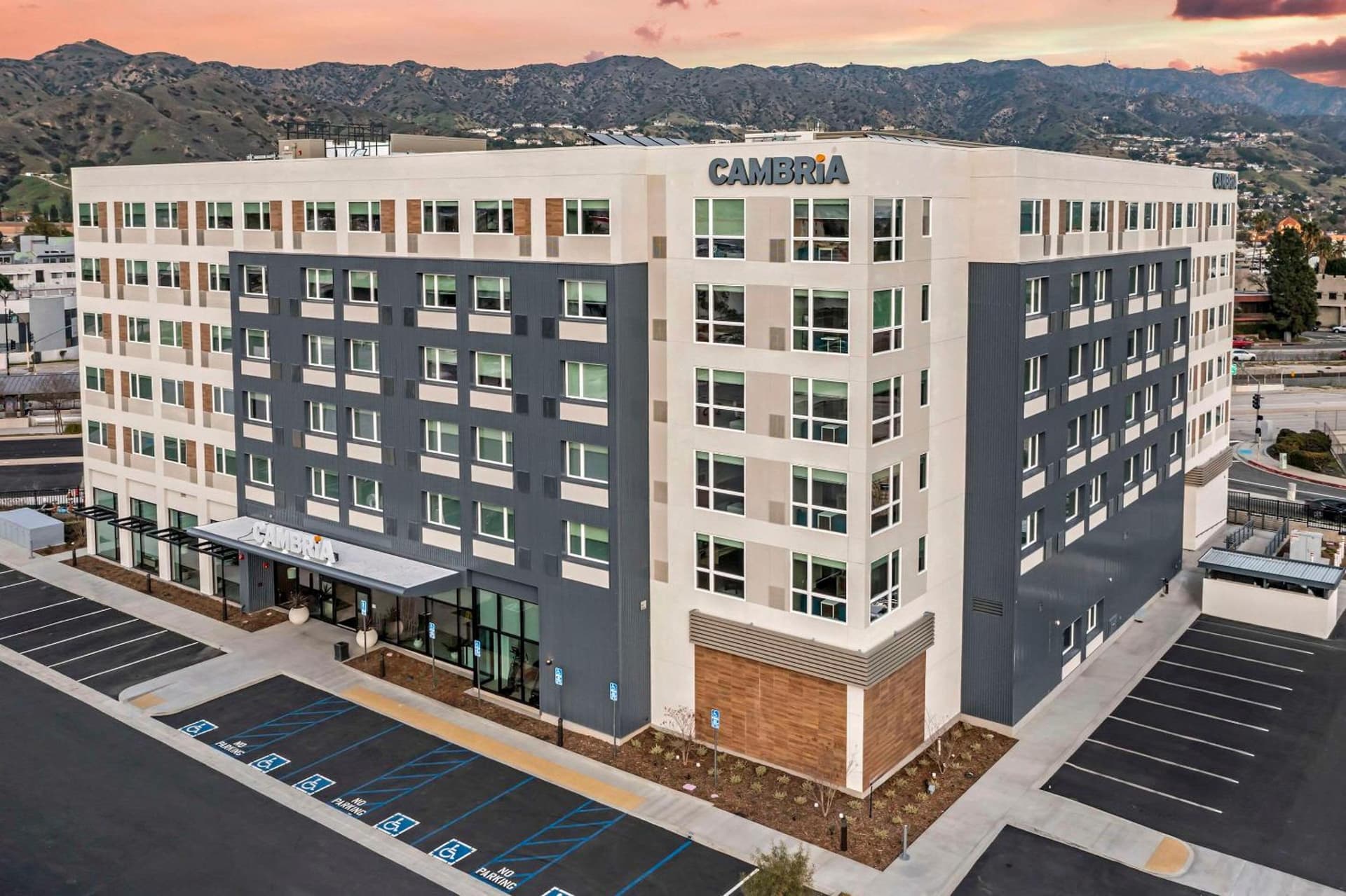Cambria Hotel Burbank Airport gallery photo in Burbank, CA — image 6