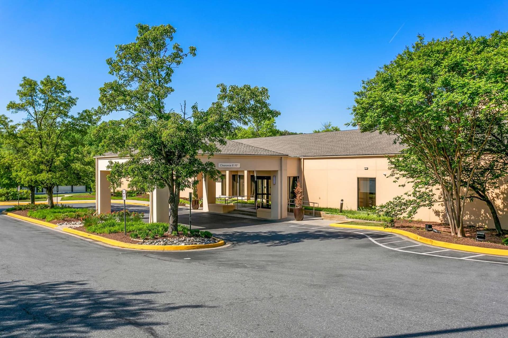 Sonesta Select Greenbelt College Park interior in Greenbelt, MD — gallery photo 2
