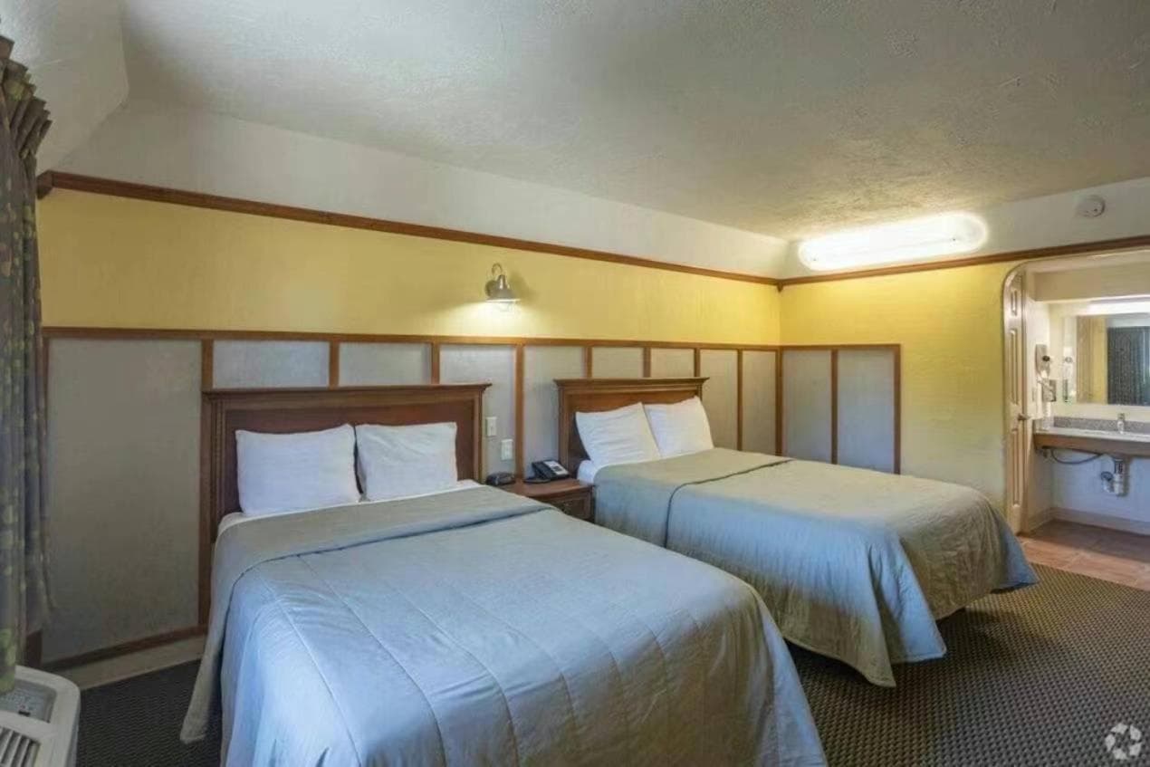 Bo Hotel Canadian Courts interior in Canadian, TX — gallery photo 2