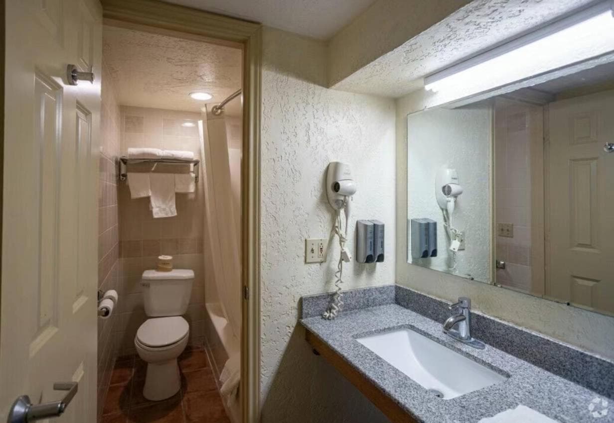 Bo Hotel Canadian Courts property views in Canadian, TX — gallery photo 3