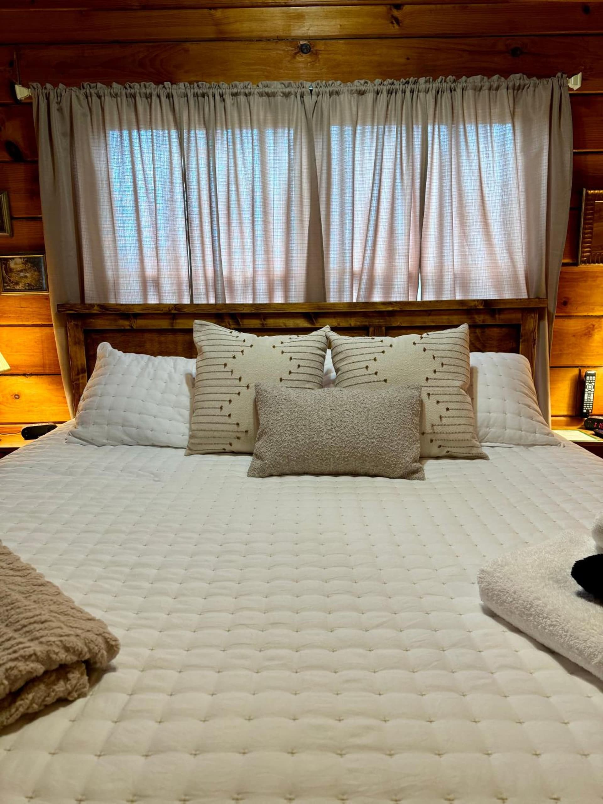 Heaven on Earth interior in Blue Ridge, GA — gallery photo 2