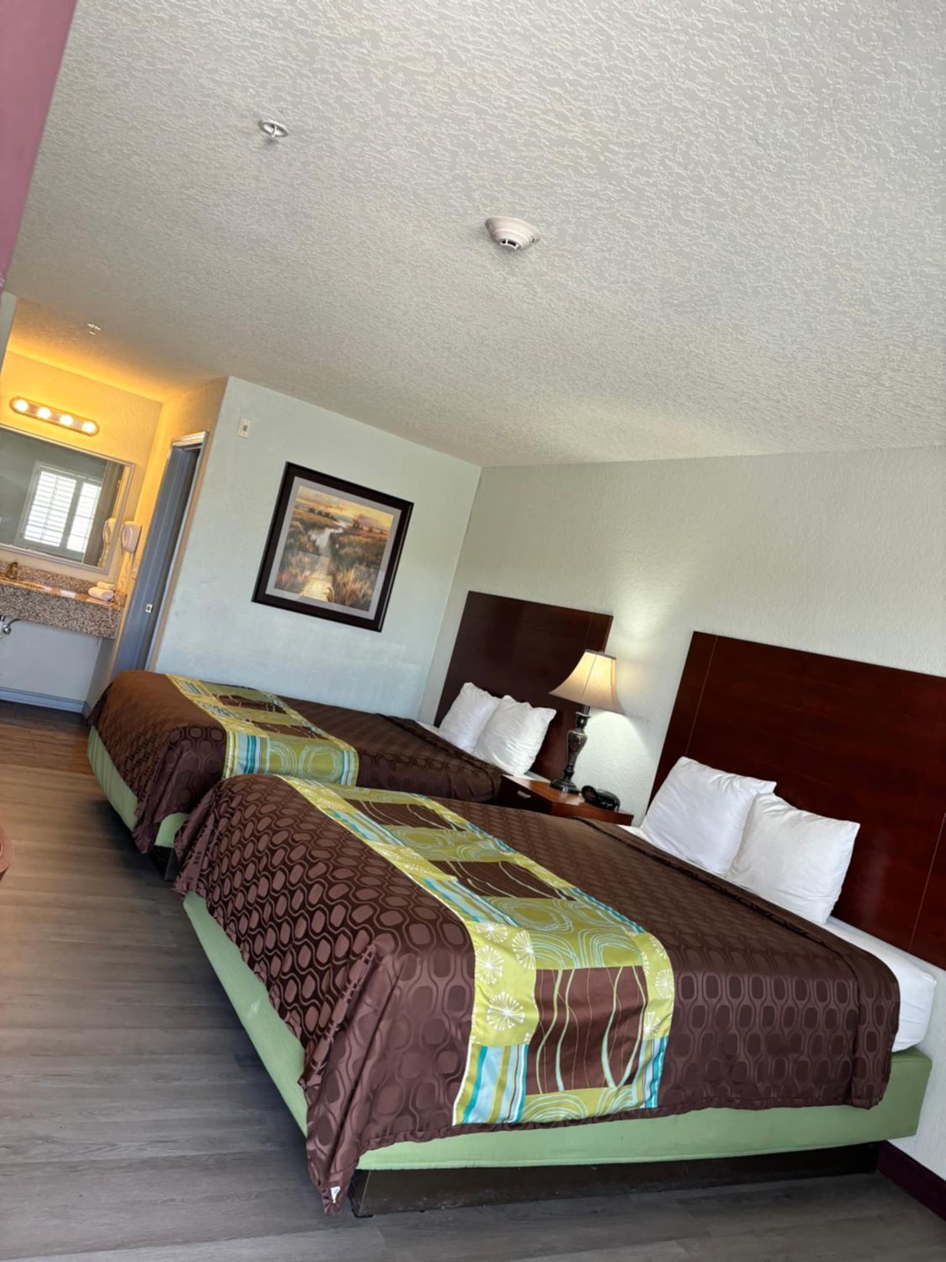 Hotel Bien Venido property views in Pearsall, TX — gallery photo 3