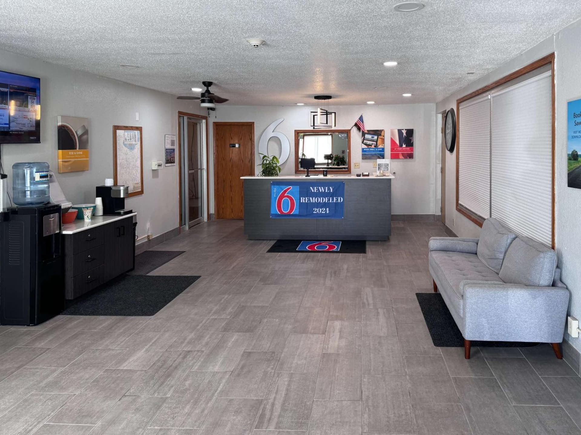 Best Nights Hotel interior in Fond du Lac, WI — gallery photo 2