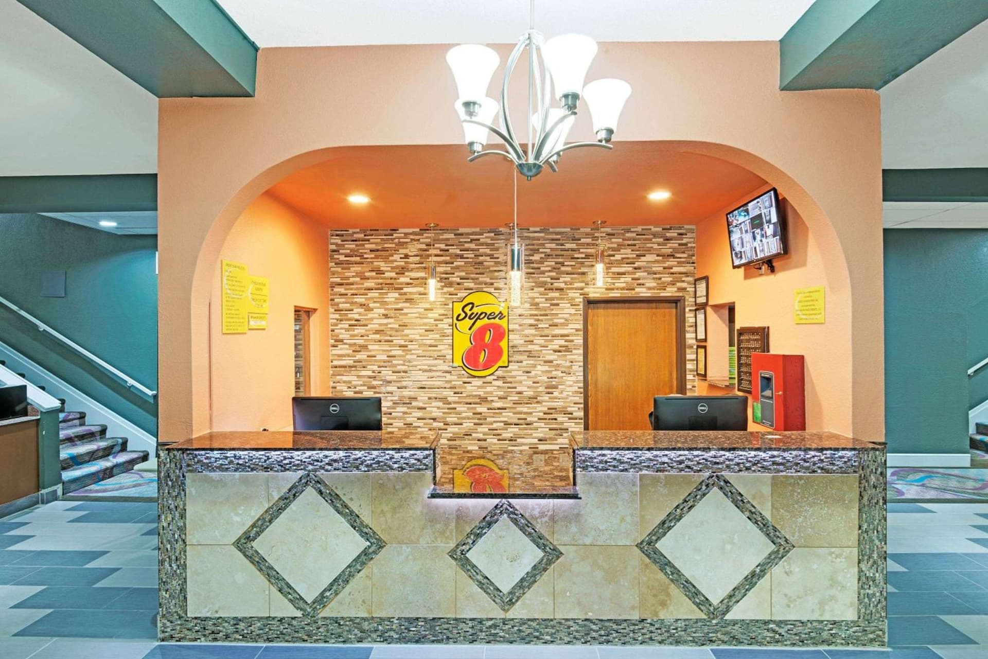 Super 8 by Wyndham Kansas City interior in Kansas City, MO — gallery photo 2