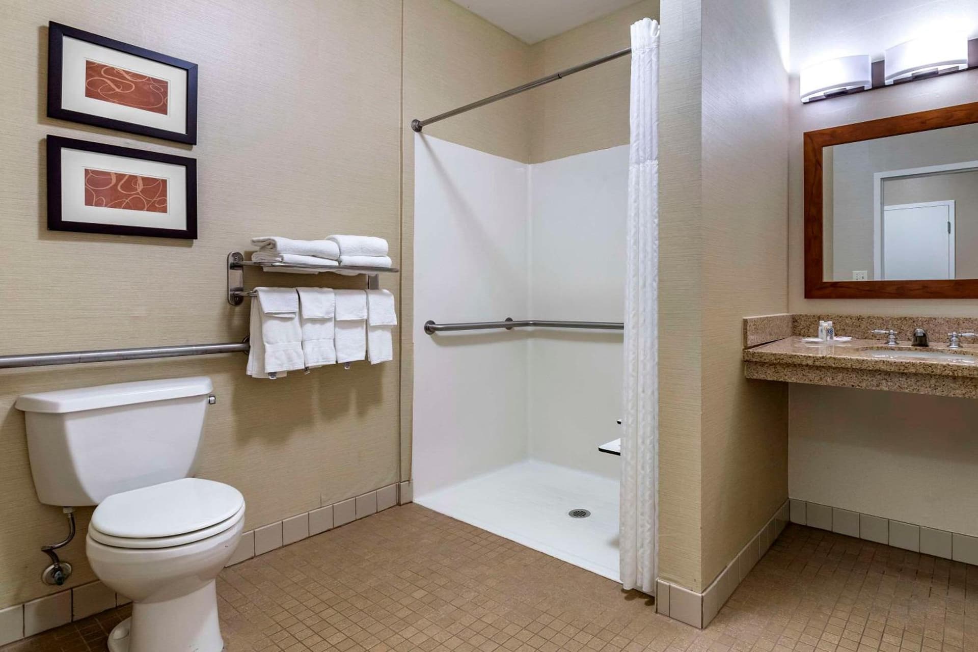Comfort Suites Coralville I-80 gallery photo in Coralville, IA — image 16