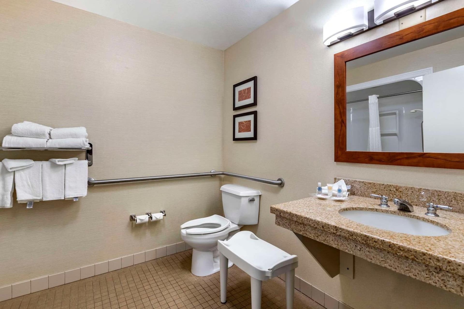 Comfort Suites Coralville I-80 gallery photo in Coralville, IA — image 19
