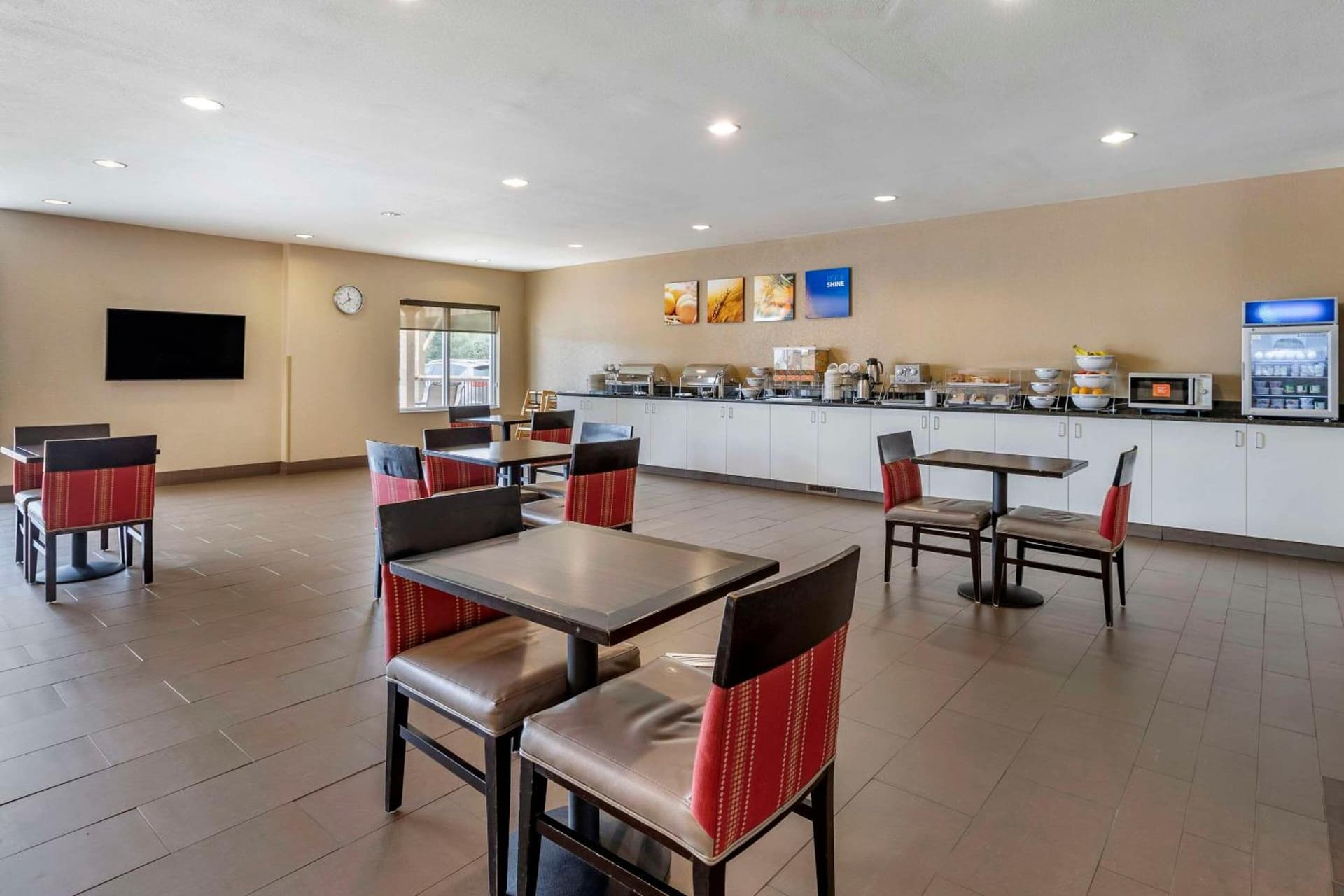 Comfort Suites Coralville I-80 property views in Coralville, IA — gallery photo 3