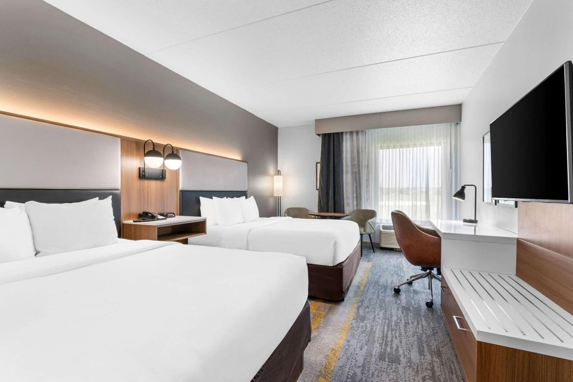 Comfort Inn & Suites York North interior in York, PA — gallery photo 2