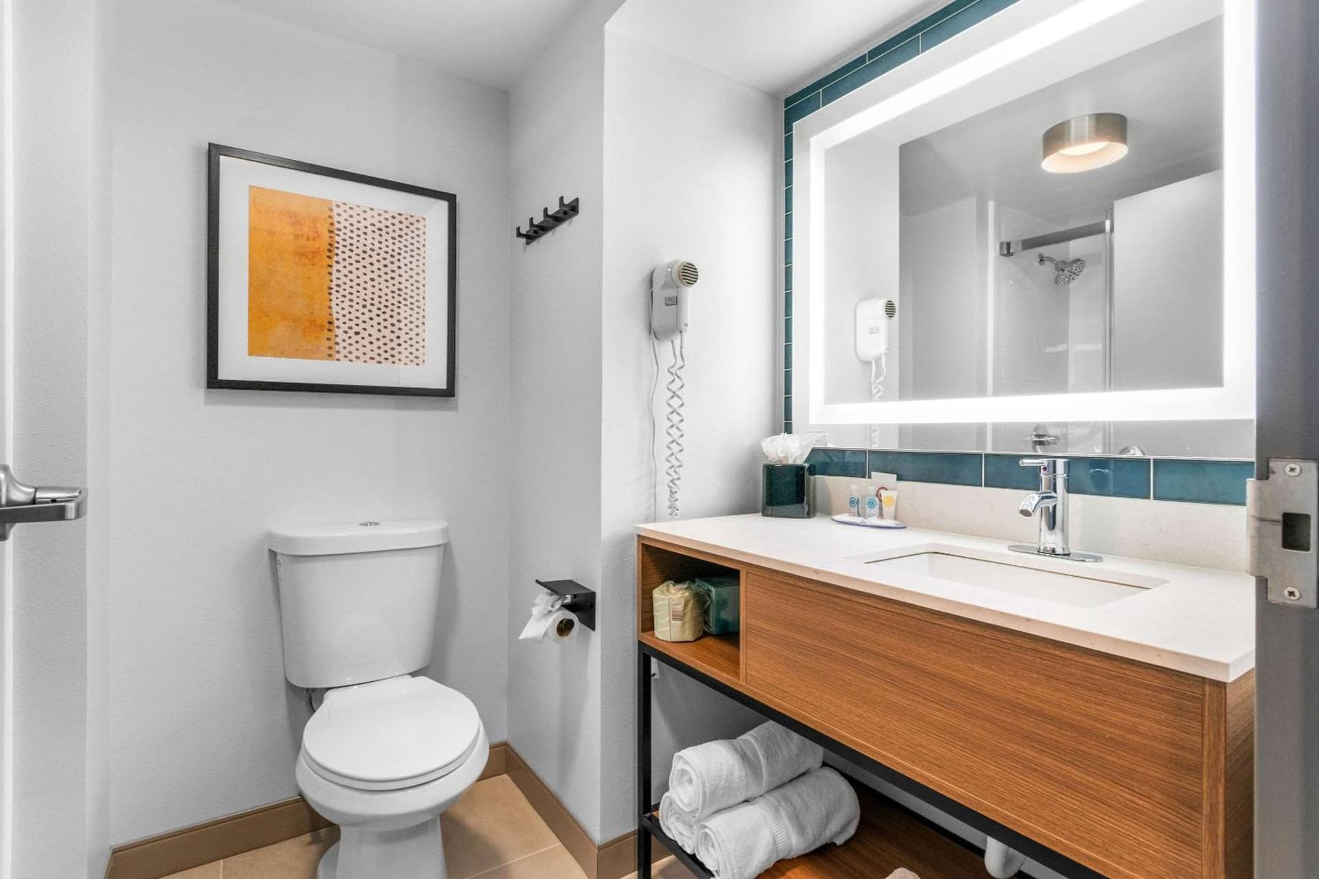Comfort Inn & Suites York North gallery photo in York, PA — image 33