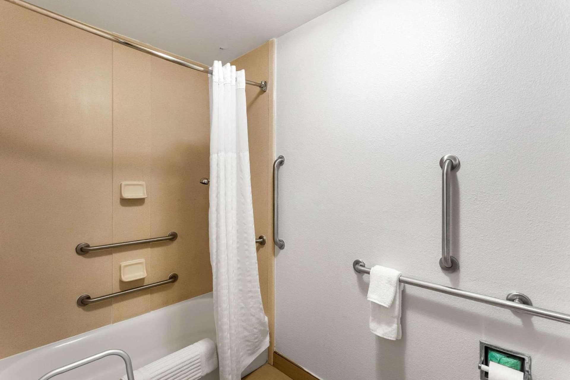Comfort Inn & Suites Kenosha-Pleasant Prairie gallery photo in Kenosha, WI — image 9
