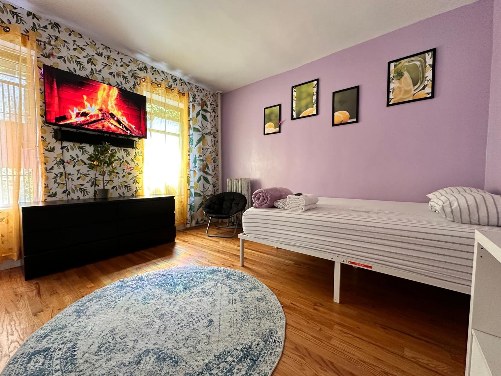 Lavender style Room in Geusthouse interior in New York, NY — gallery photo 2