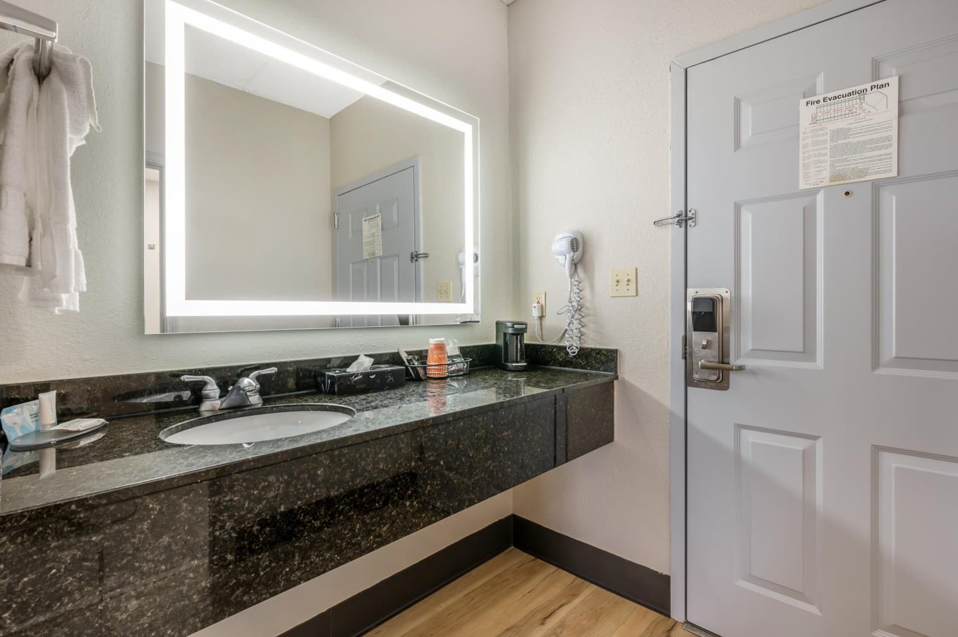 Clarion Pointe Louisville East gallery photo in Louisville, KY — image 14
