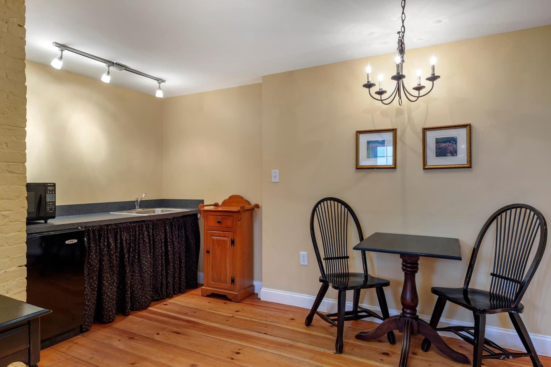 Essex Street Inn & Suites, an Ascend Collection Hotel gallery photo in Newburyport, MA — image 99