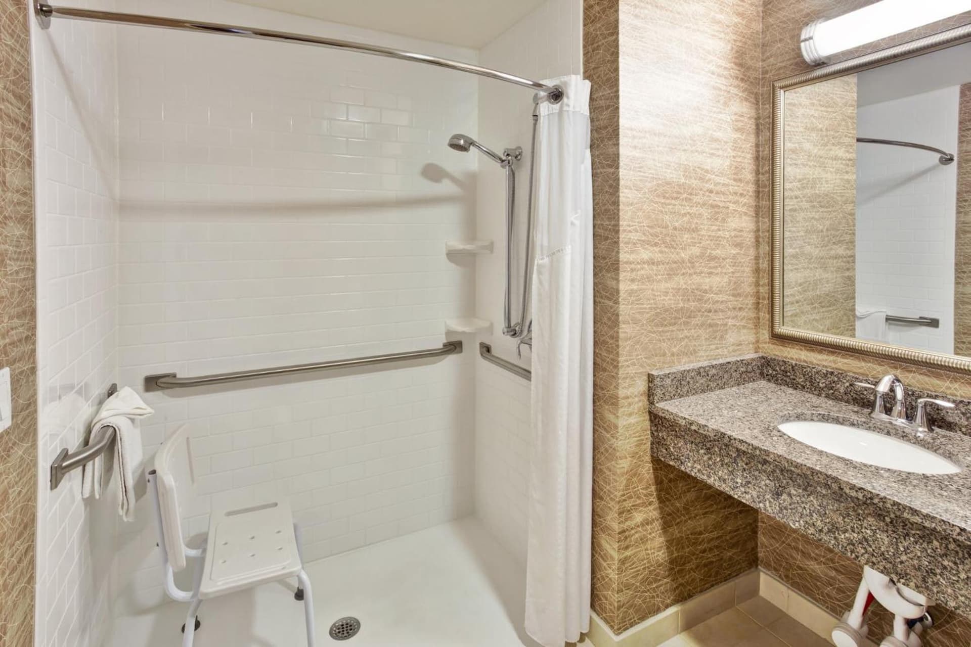 Holiday Inn Detroit Metro Airport by IHG gallery photo in Romulus, MI — image 32