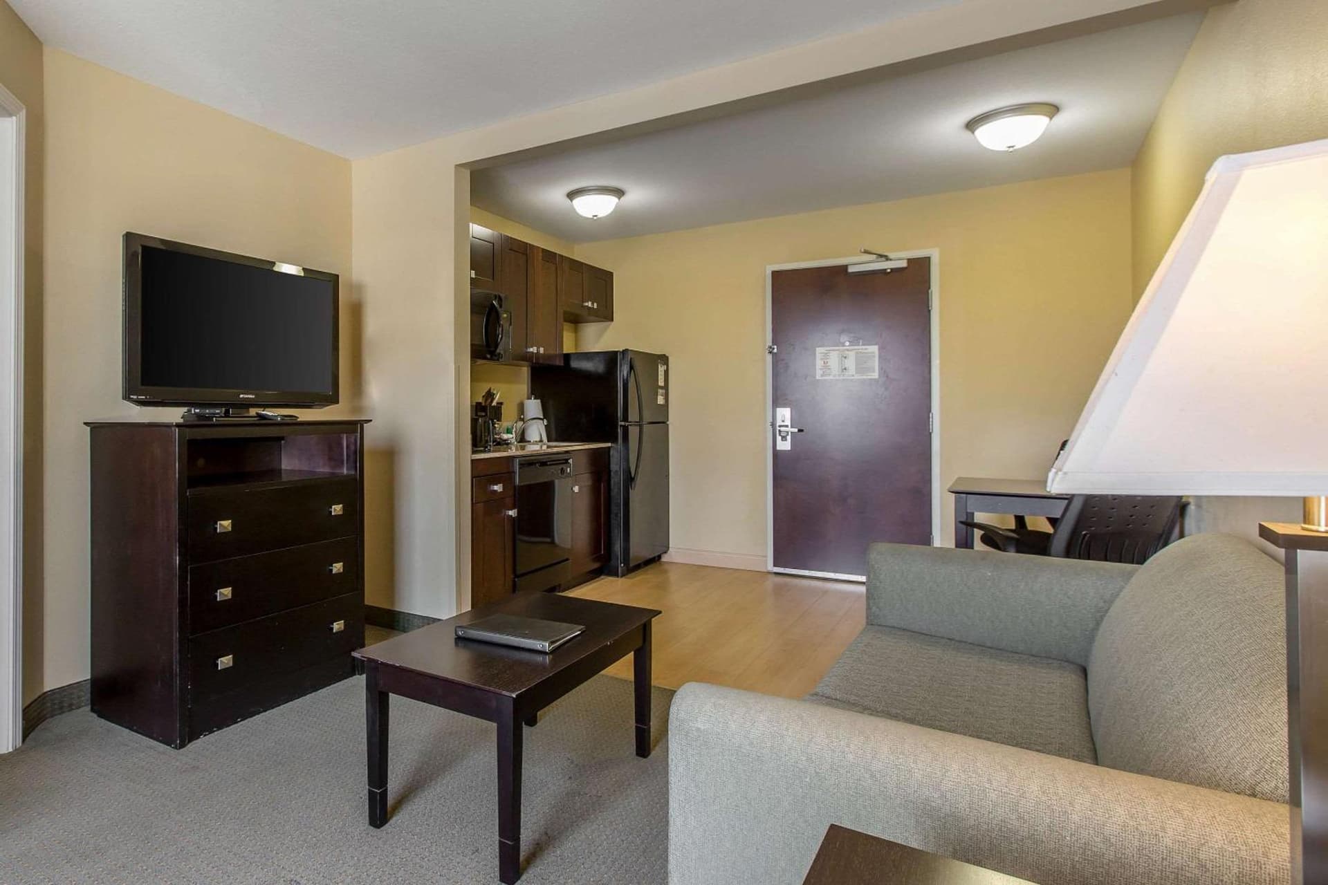 MainStay Suites Jacksonville near Camp Lejeune gallery photo in Jacksonville, NC — image 20