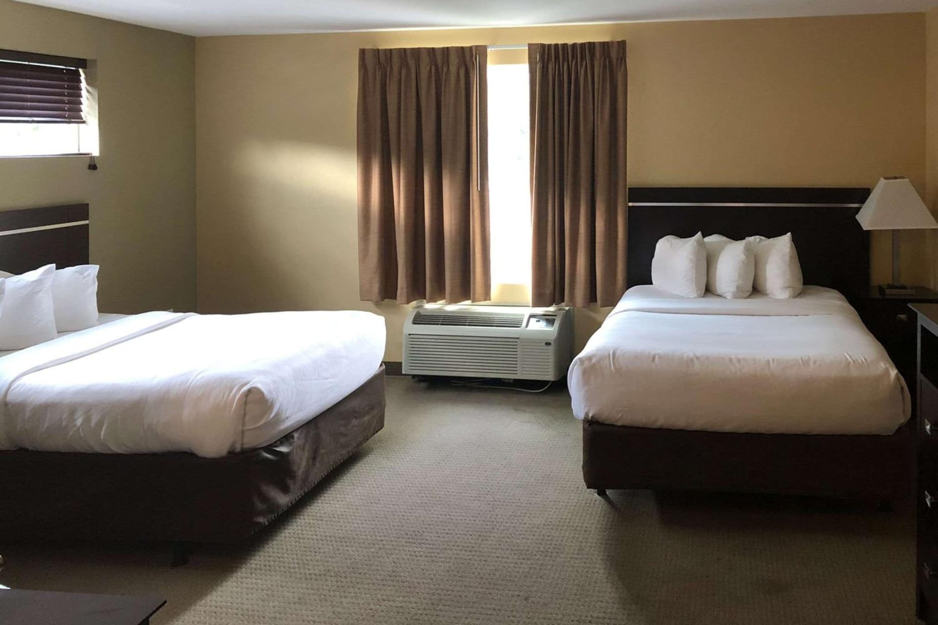 MainStay Suites Jacksonville near Camp Lejeune gallery photo in Jacksonville, NC — image 8